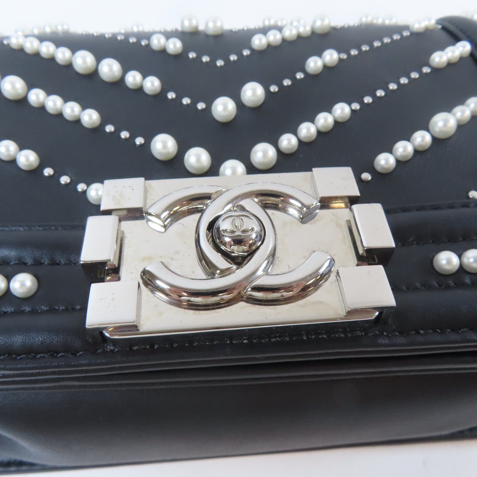 CHANEL 羊皮皮革Boy Chanel 20銀扣鏈帶肩背袋黑色