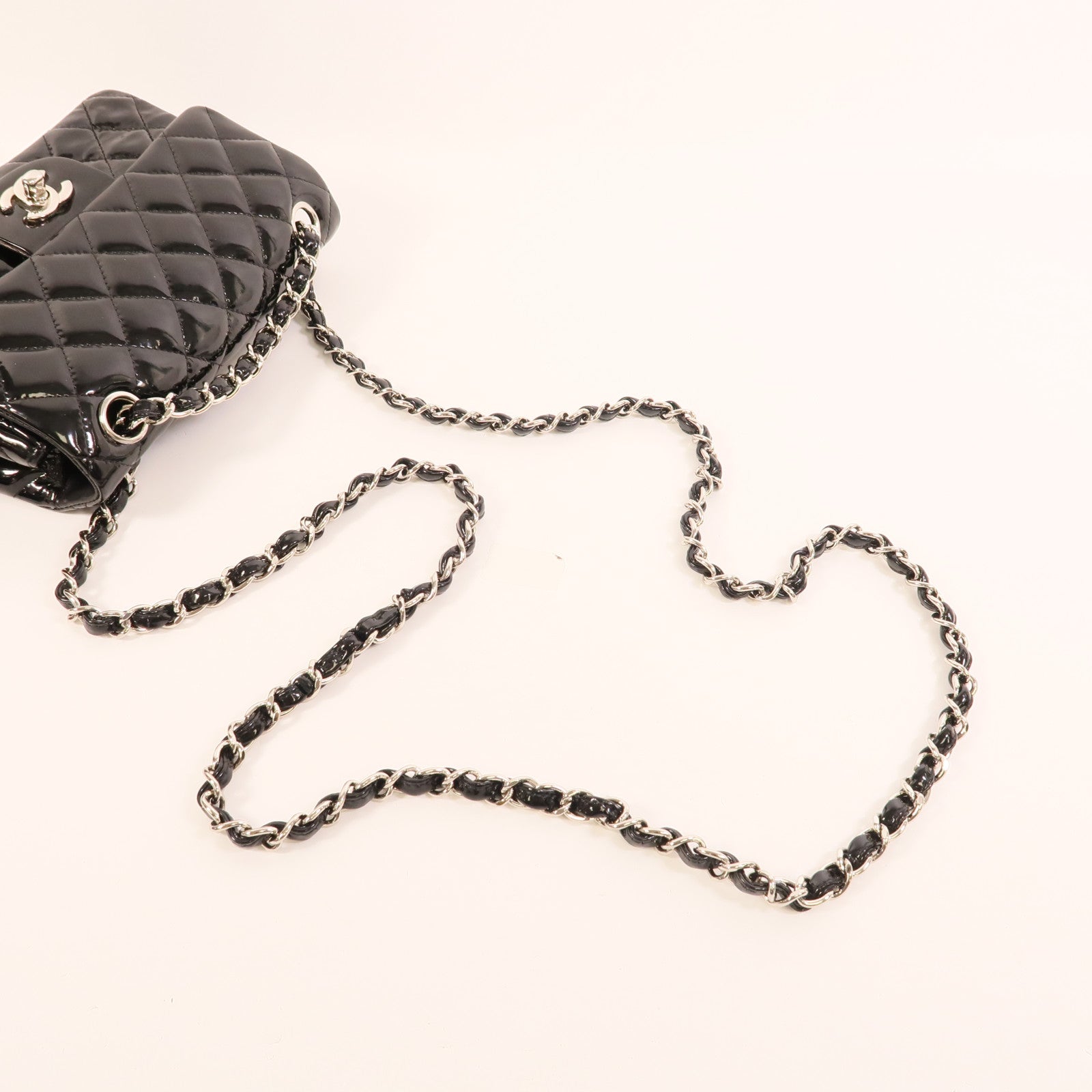 CHANEL 漆皮皮革Mini Classic 20鏈帶肩背袋