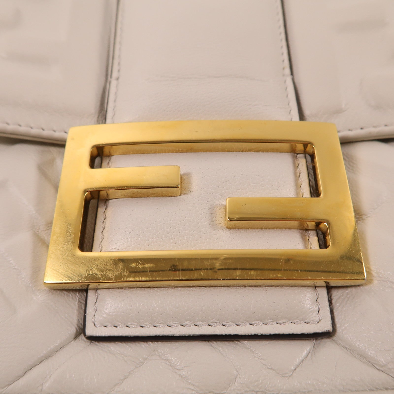 FENDI 牛皮皮革Baguette Bag金扣手挽肩背兩用袋白色