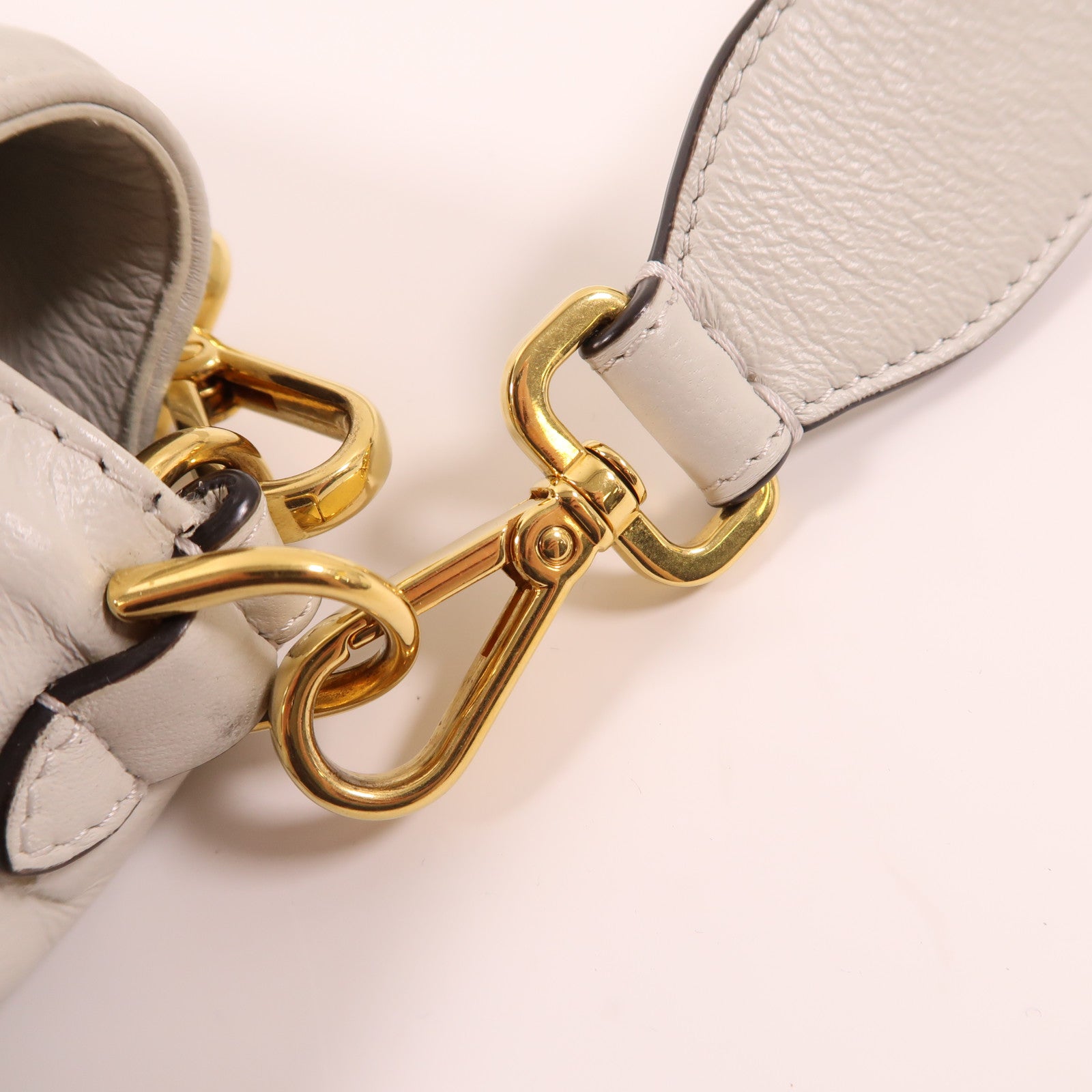 FENDI 牛皮皮革Baguette Bag金扣手挽肩背兩用袋白色