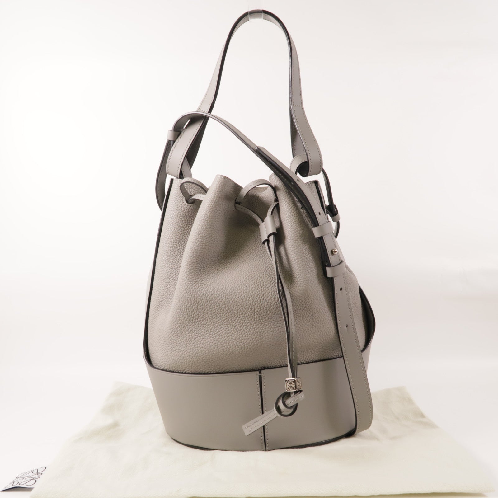 LOEWE 牛皮皮革Balloon Medium手挽肩背兩用袋