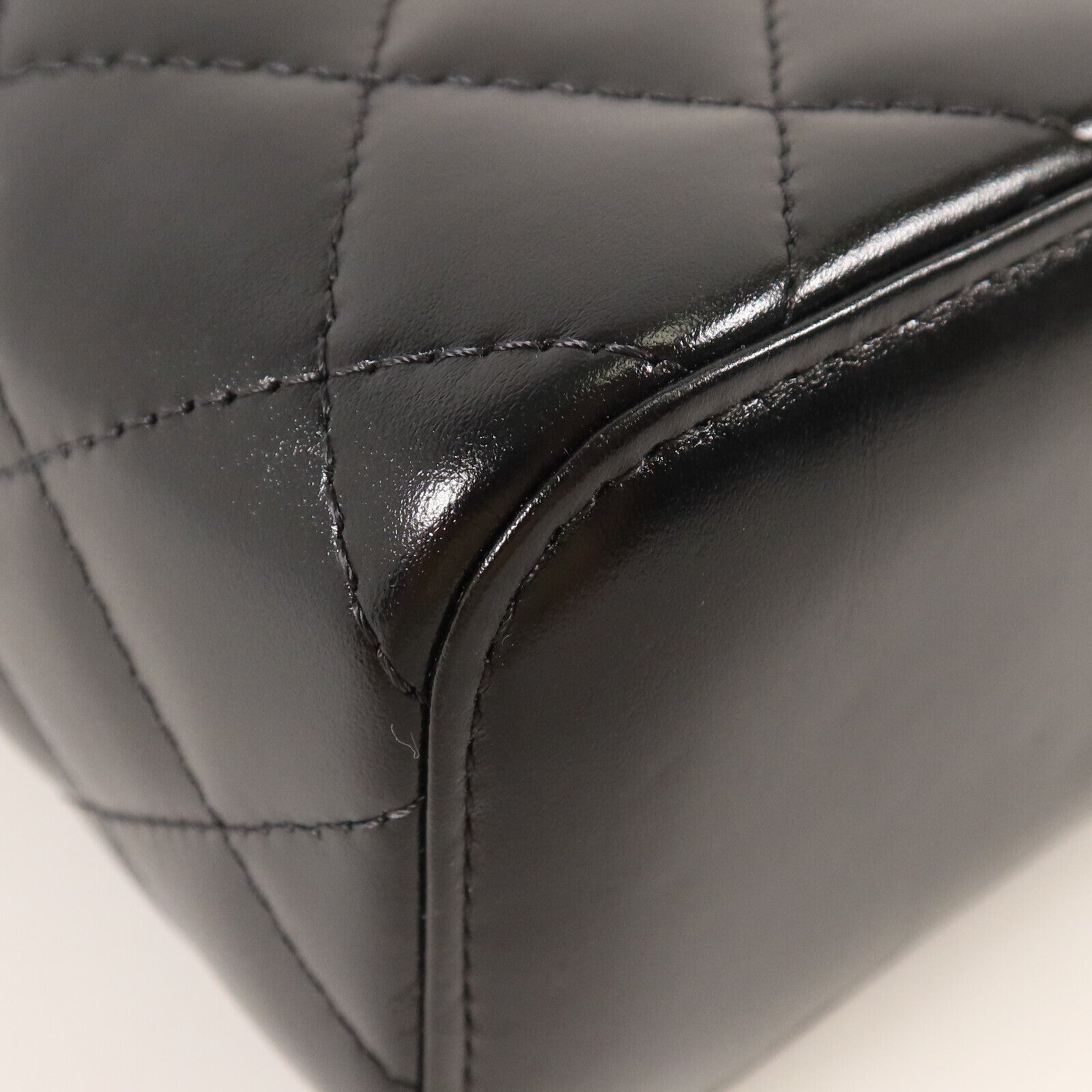 CHANEL 牛皮皮革Mini Vanity Case金扣鏈帶肩背袋