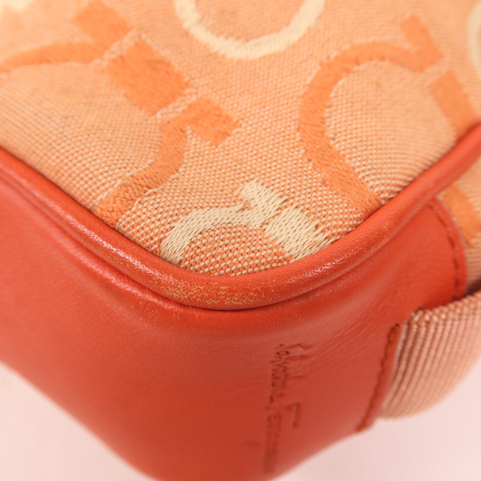 Salvatore Ferragamo 帆布Shoulder Bag金扣肩背袋