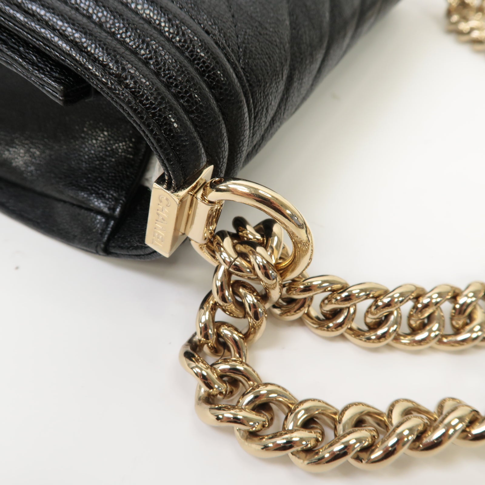 CHANEL 牛皮皮革Boy Chanel金扣鏈帶肩背袋黑色