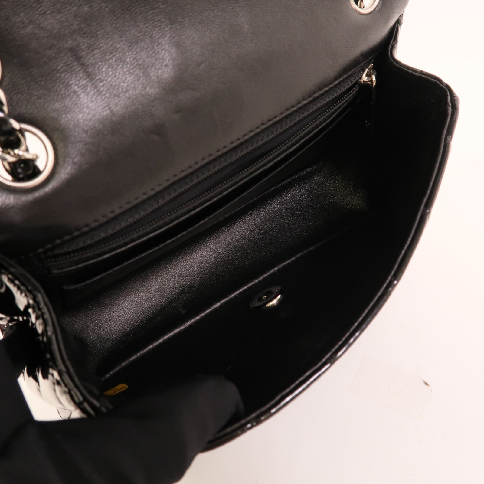 CHANEL 漆皮皮革Mini Classic 20鏈帶肩背袋