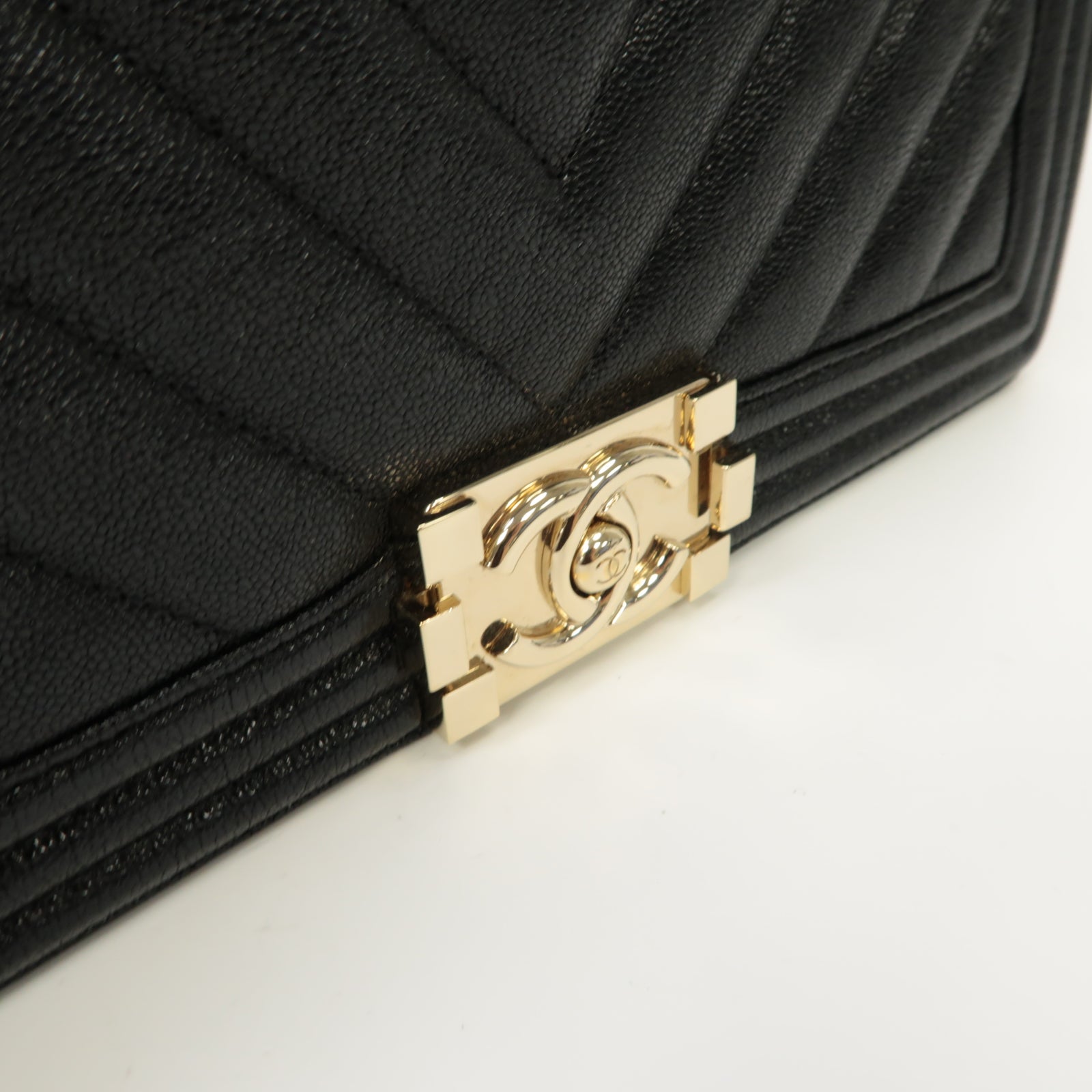 CHANEL 牛皮皮革Boy Chanel金扣鏈帶肩背袋黑色