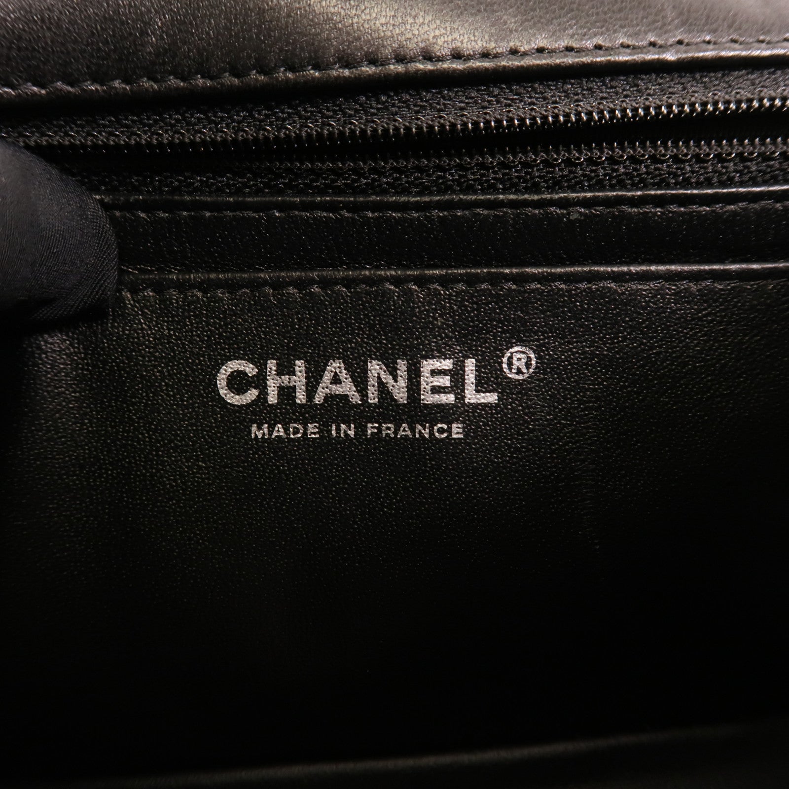 CHANEL 漆皮皮革Mini Classic 20鏈帶肩背袋