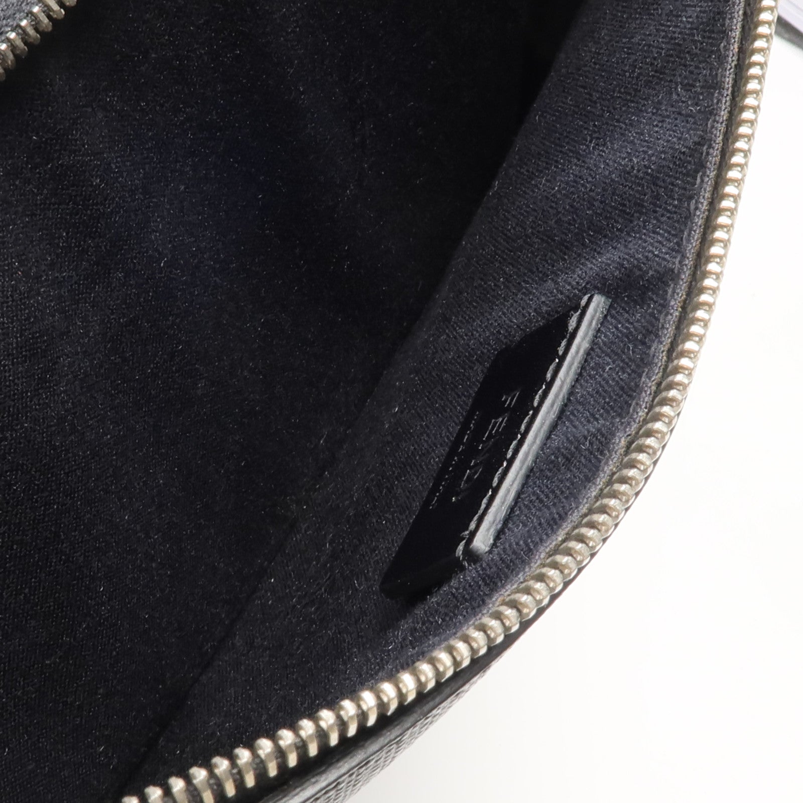 FENDI 【激減優惠】牛皮皮革/水貂皮草Pouch/Clutch銀扣手拿包