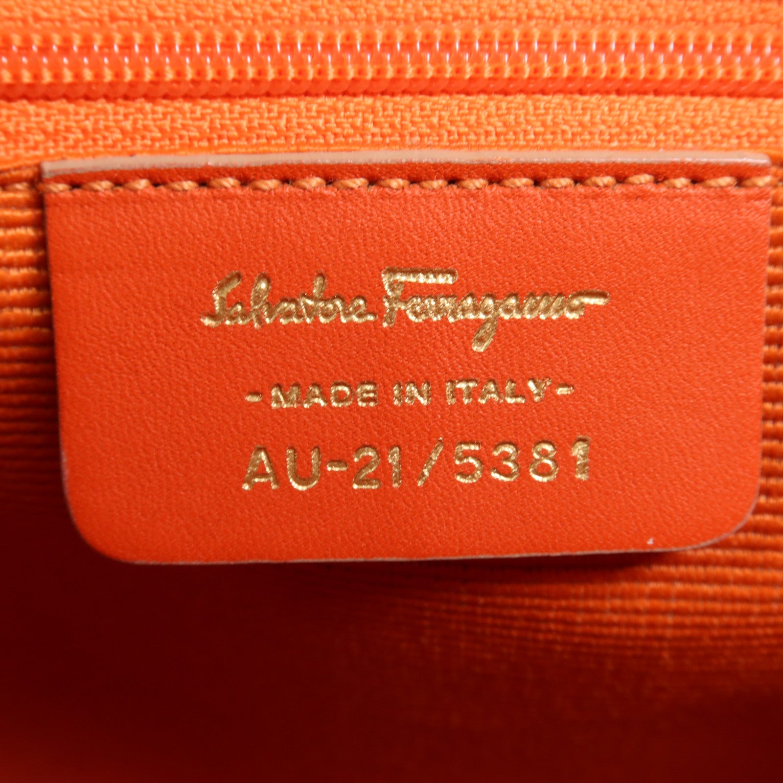 Salvatore Ferragamo 帆布Shoulder Bag金扣肩背袋