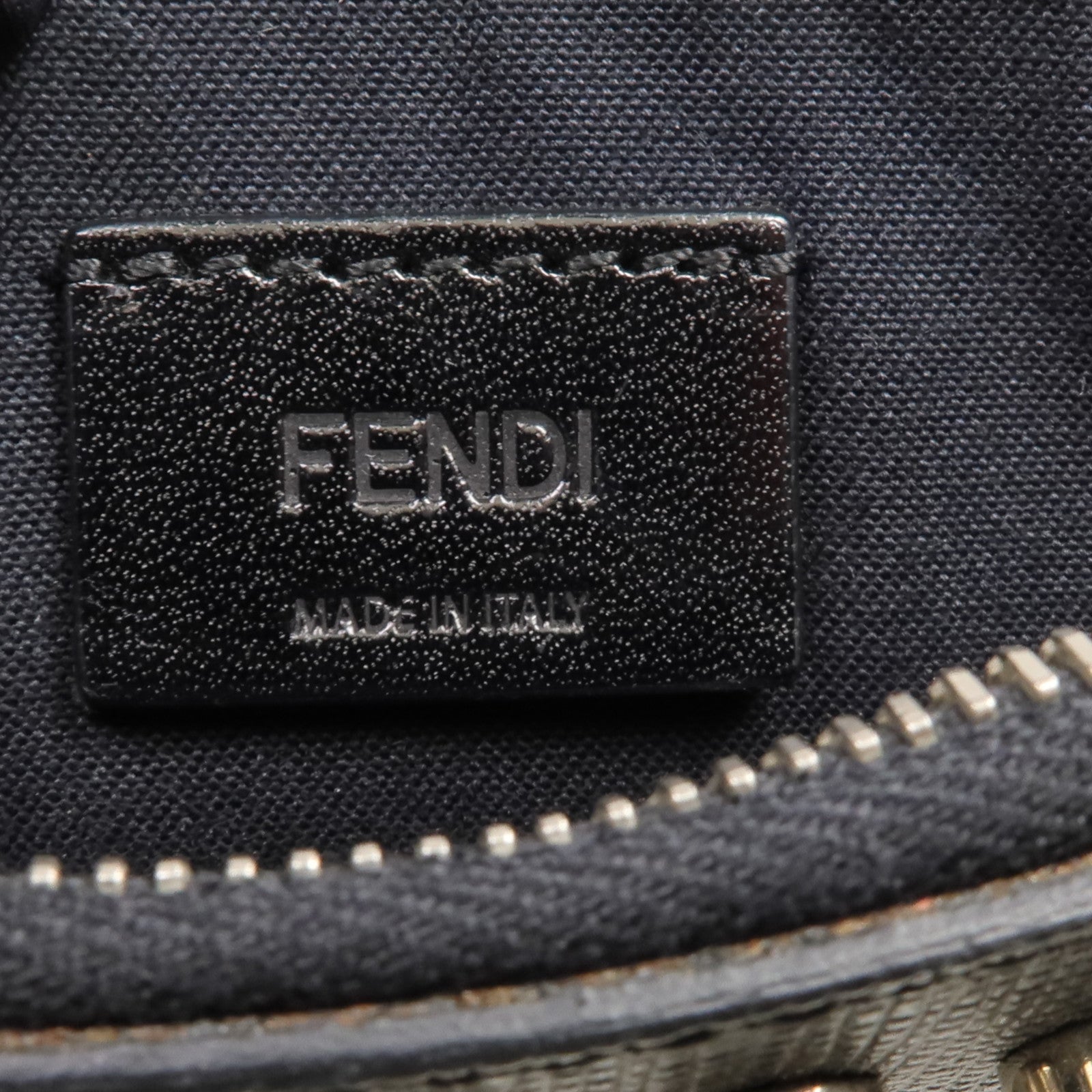 FENDI 【激減優惠】牛皮皮革/水貂皮草Pouch/Clutch銀扣手拿包