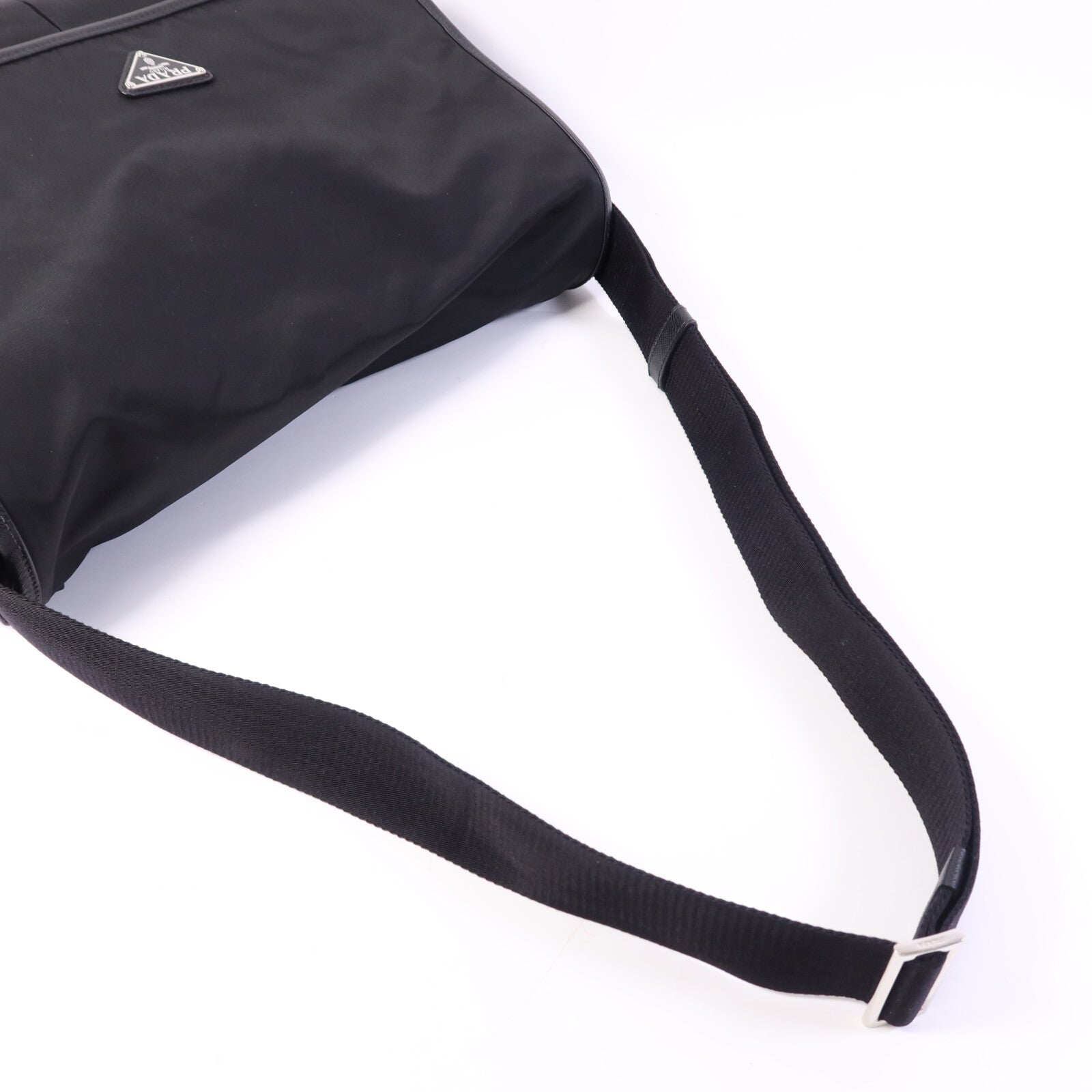 PRADA 尼龍Messenger Bag銀扣肩背袋