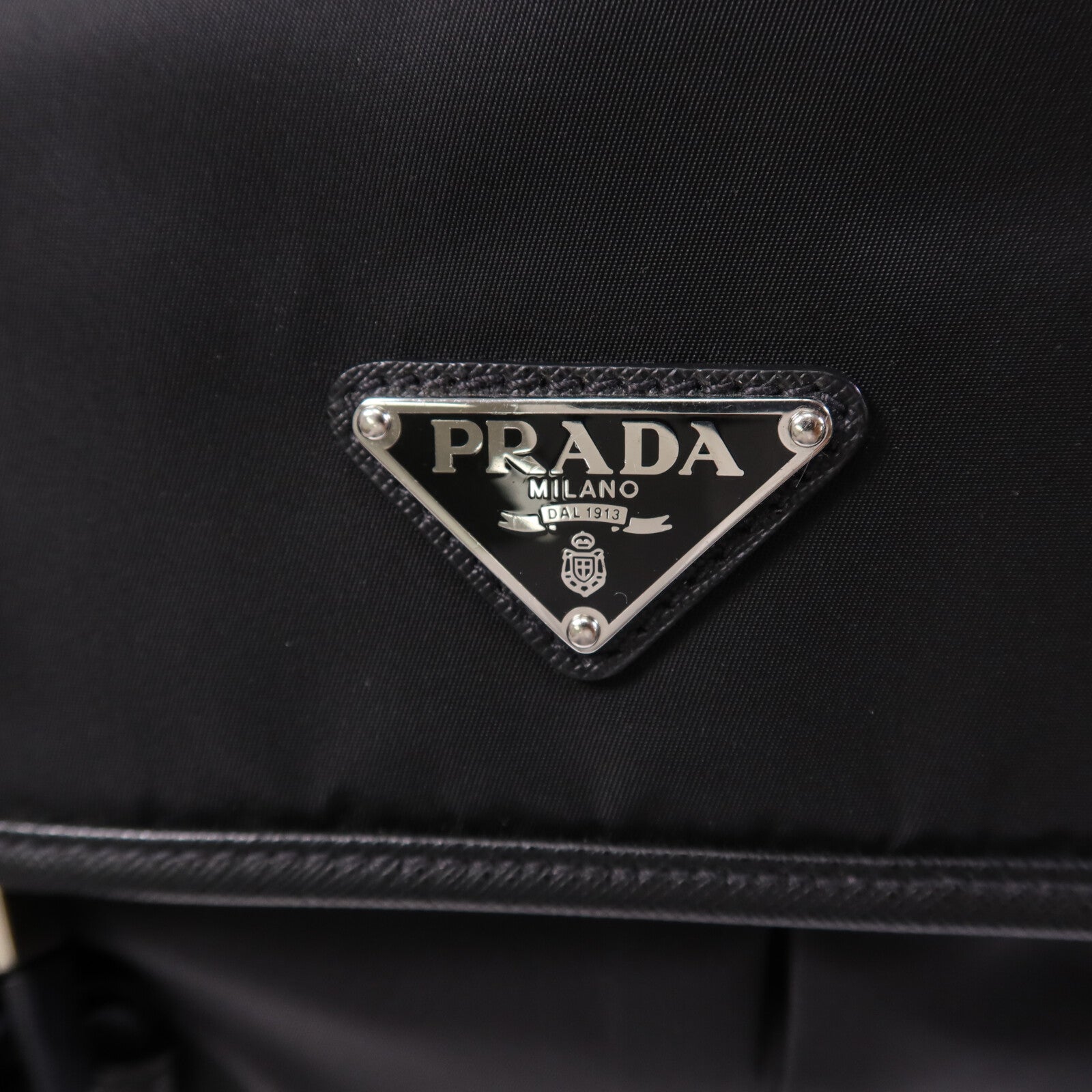 PRADA 尼龍Messenger Bag銀扣肩背袋