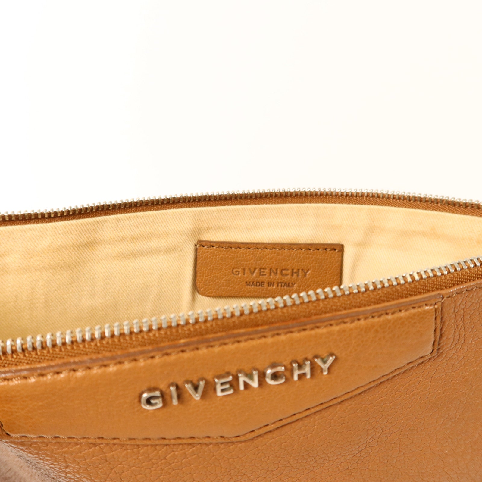 GIVENCHY 牛皮皮革Clutch銀扣手拿包