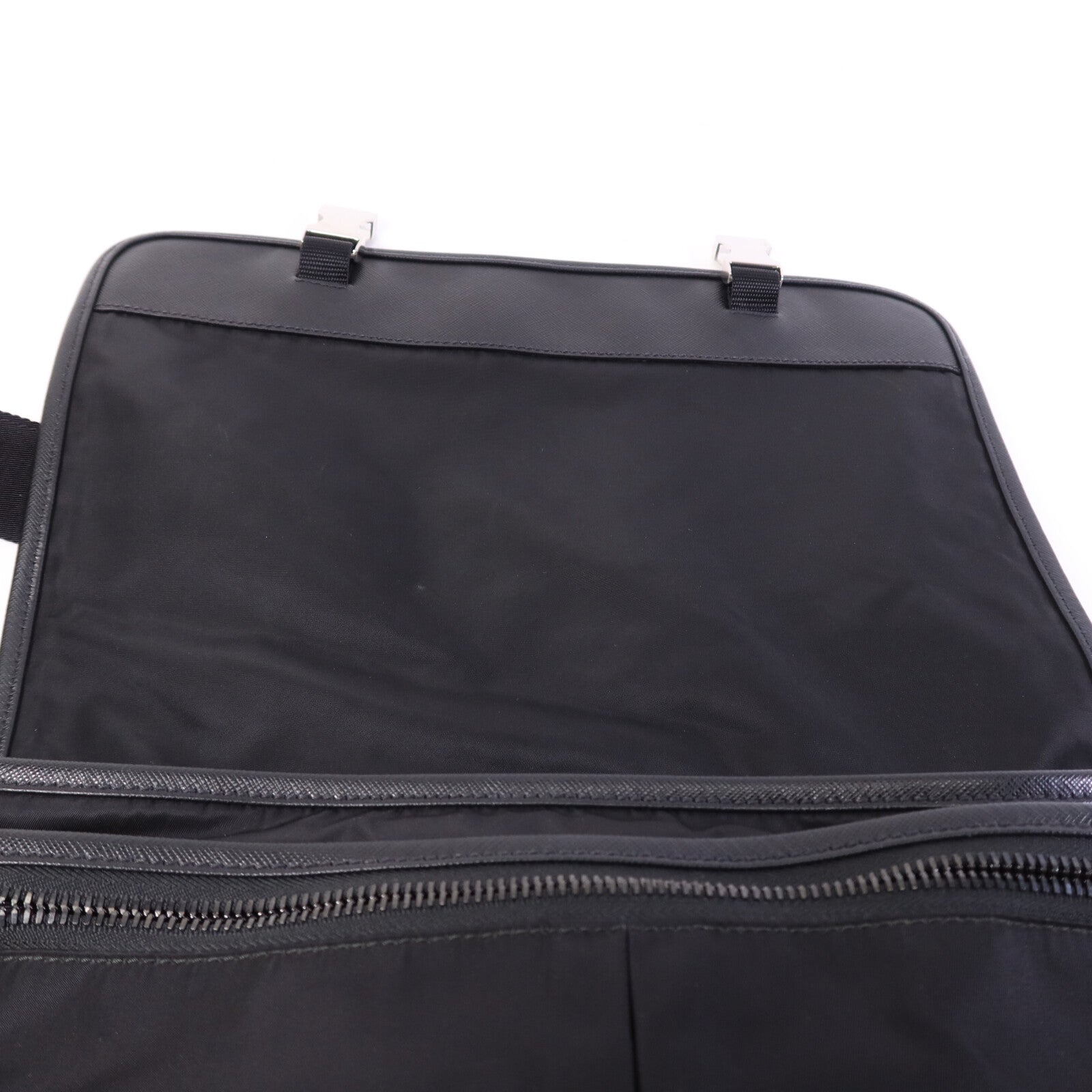 PRADA 尼龍Messenger Bag銀扣肩背袋