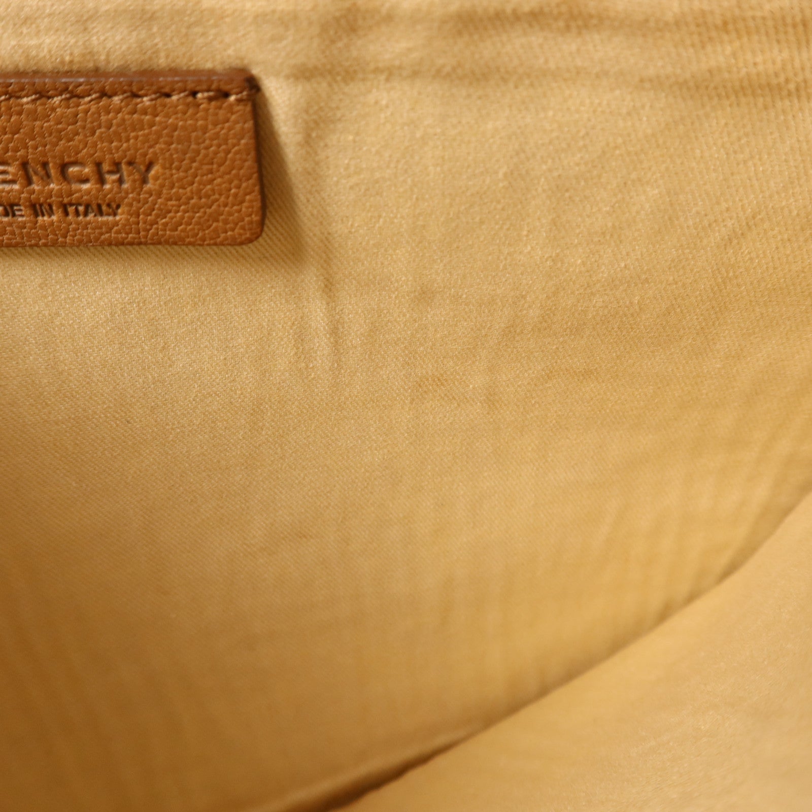 GIVENCHY 牛皮皮革Clutch銀扣手拿包