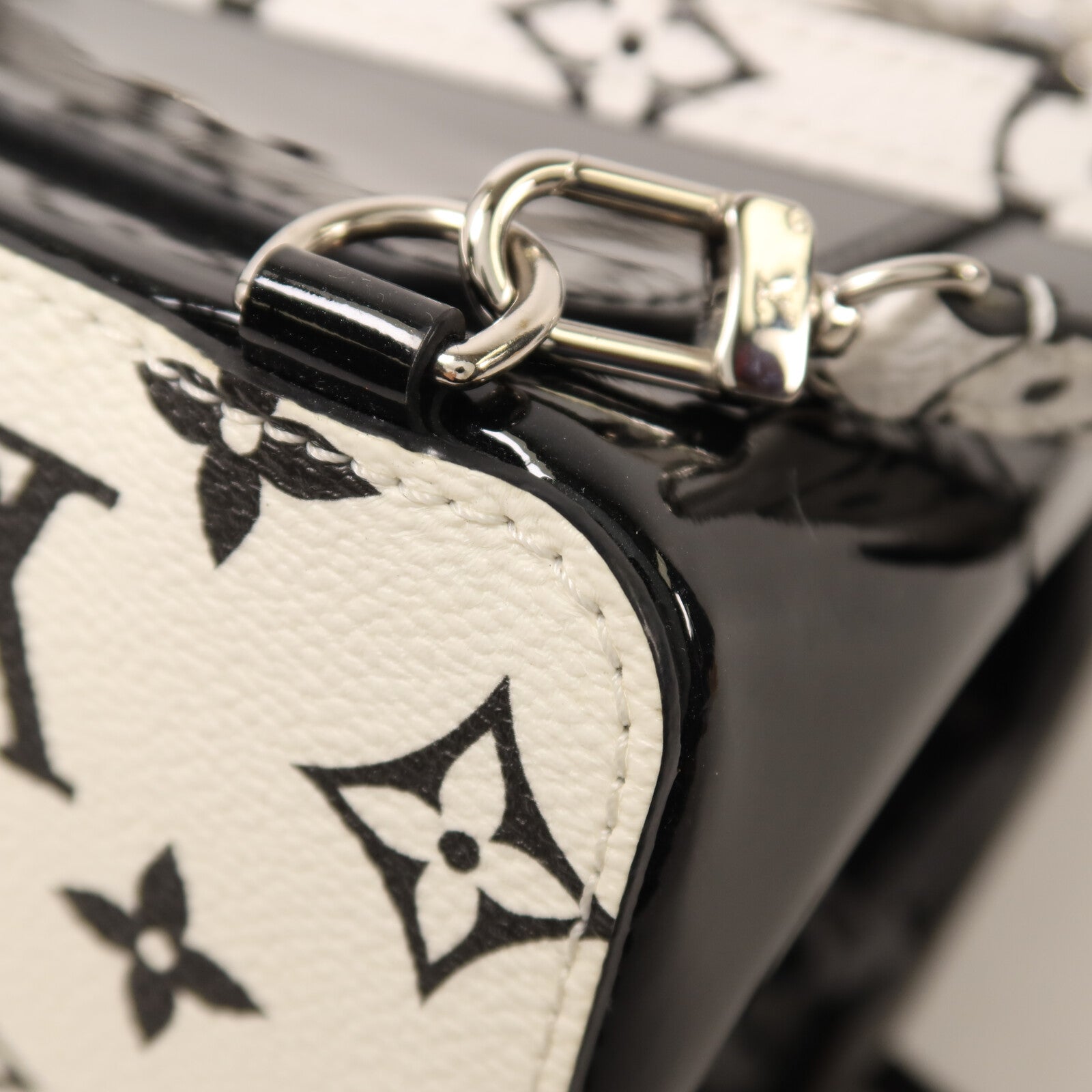 LOUIS VUITTON 漆皮皮革/Monogram Mini Hot Springs銀扣背包