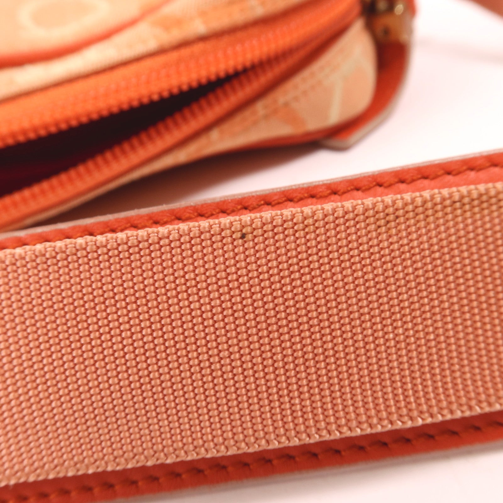 Salvatore Ferragamo 帆布Shoulder Bag金扣肩背袋