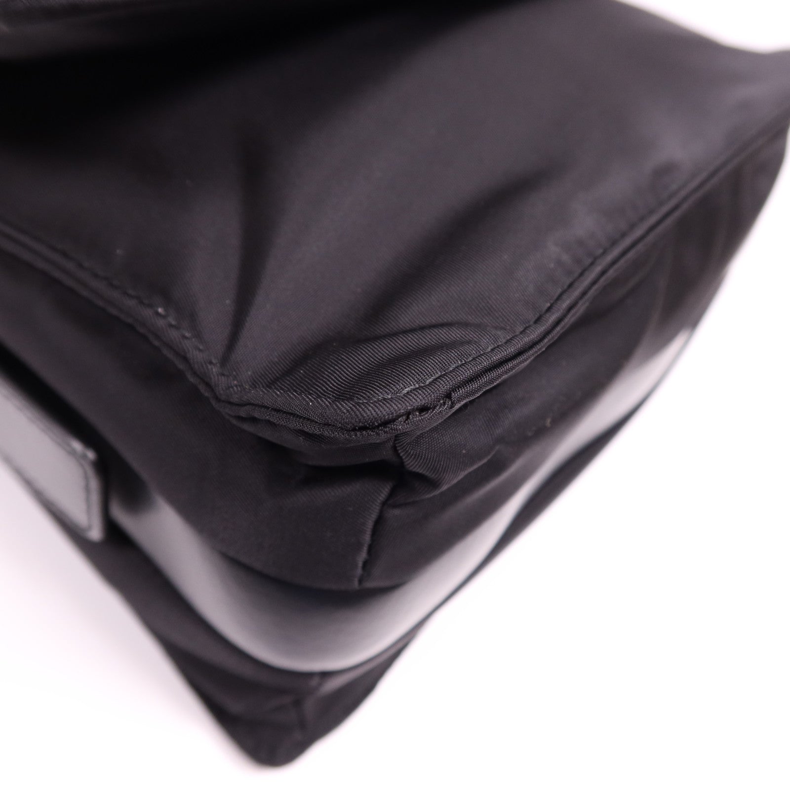 PRADA 尼龍Padded Re-Nylon Small銀扣肩背袋