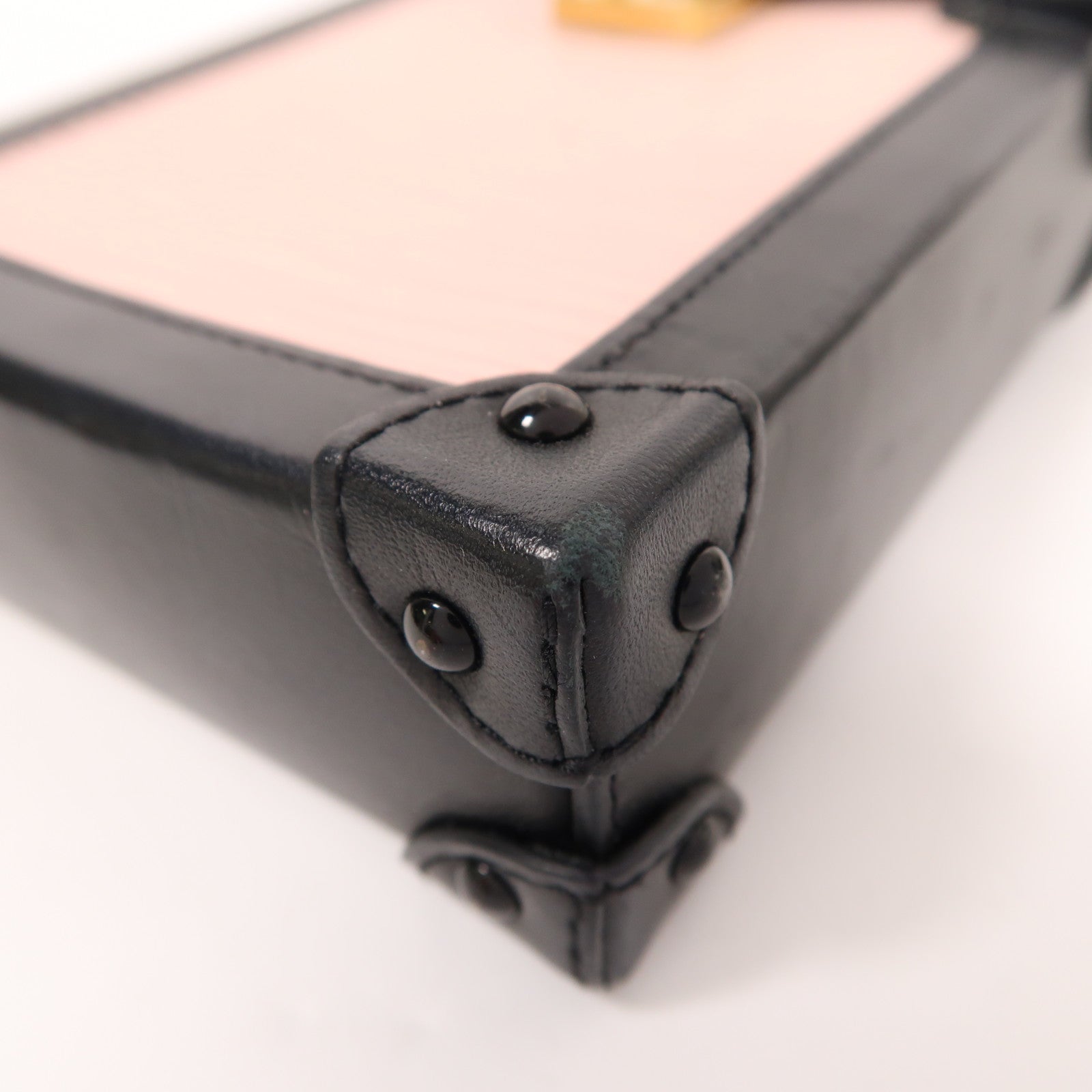 LOUIS VUITTON Epi Pochette Trunk金扣肩背袋