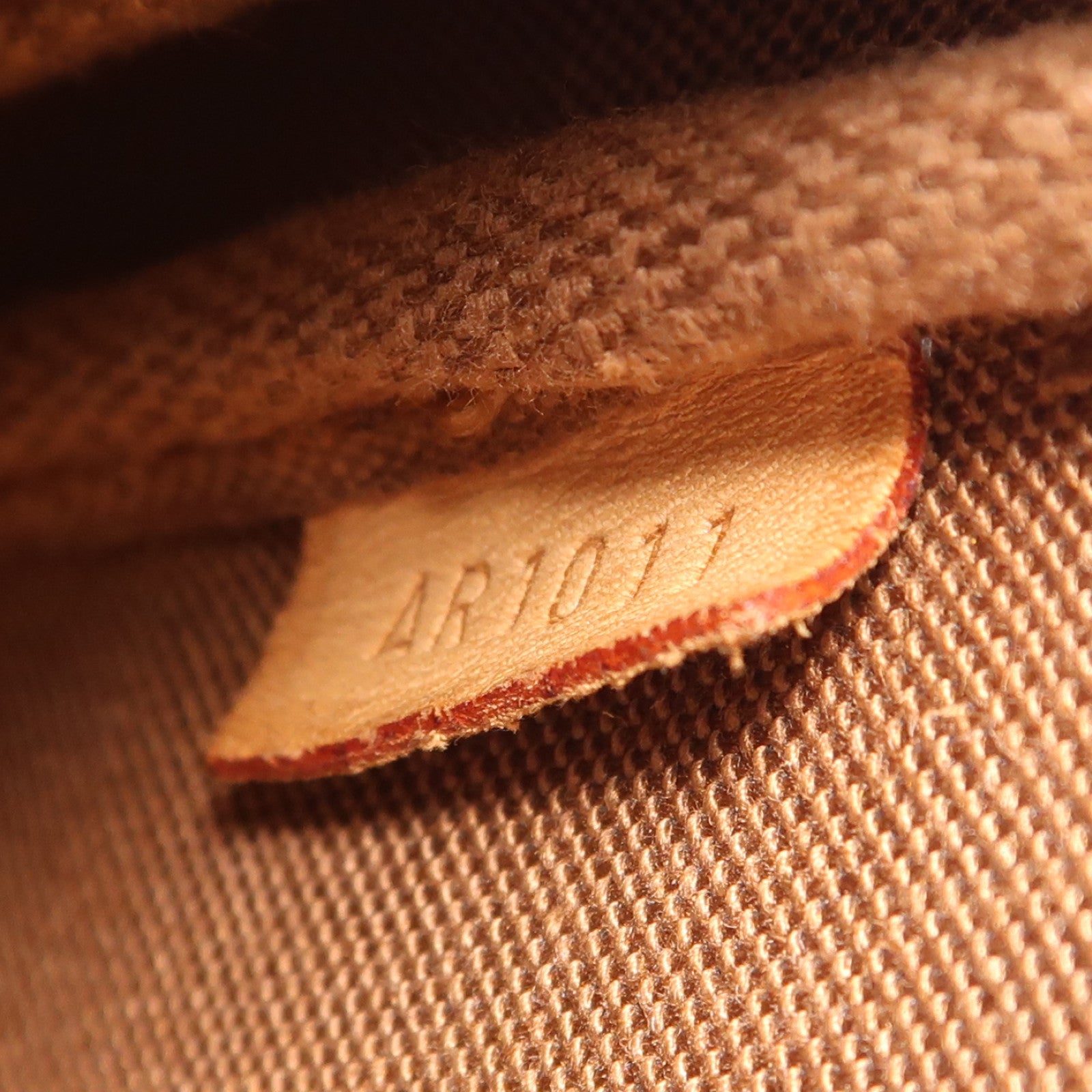 LOUIS VUITTON Monogram Pochette Accessoires金扣手拿包