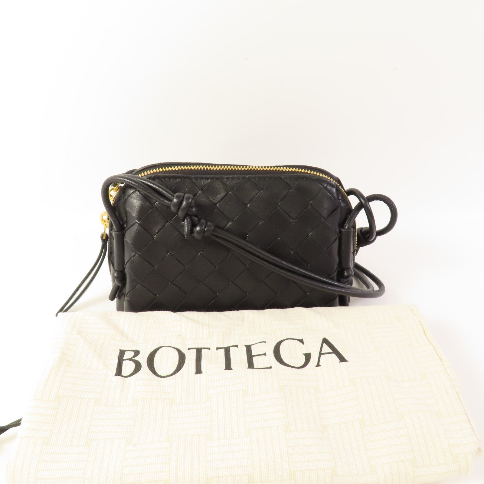 BOTTEGA VENETA 牛皮皮革Concert Pouch金扣肩背袋