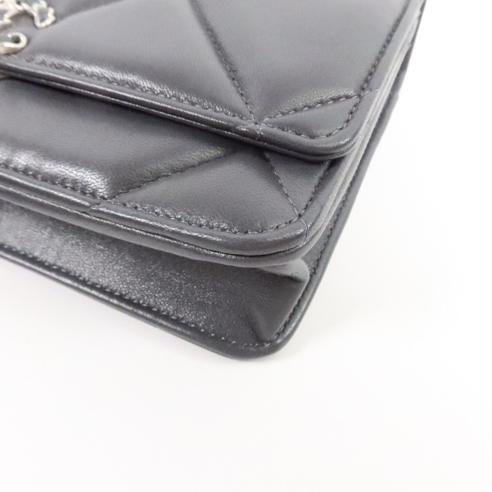 CHANEL 羊皮皮革19 Wallet On Chain鏈帶手挽肩背兩用袋