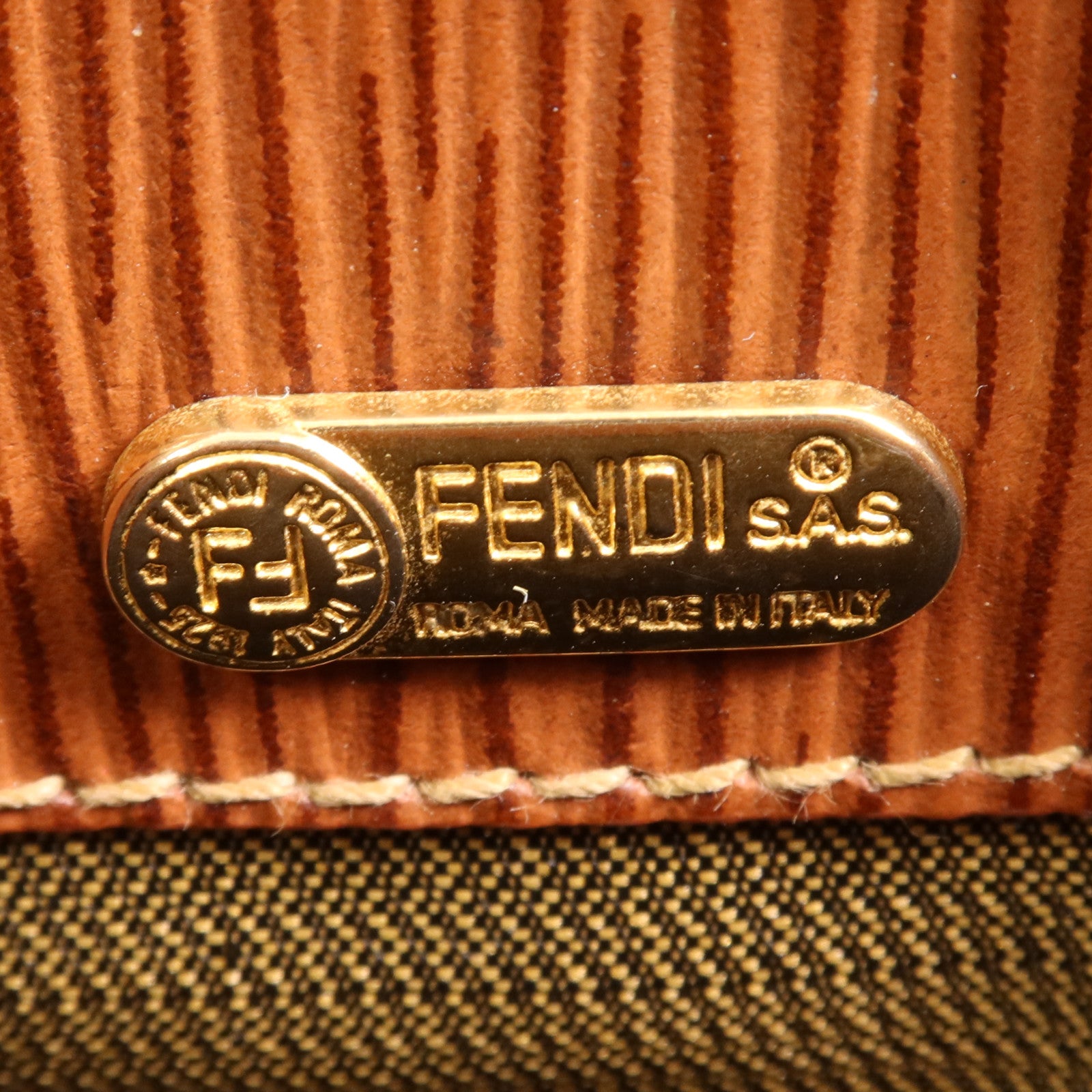 FENDI 牛皮皮革Backpack金扣背包