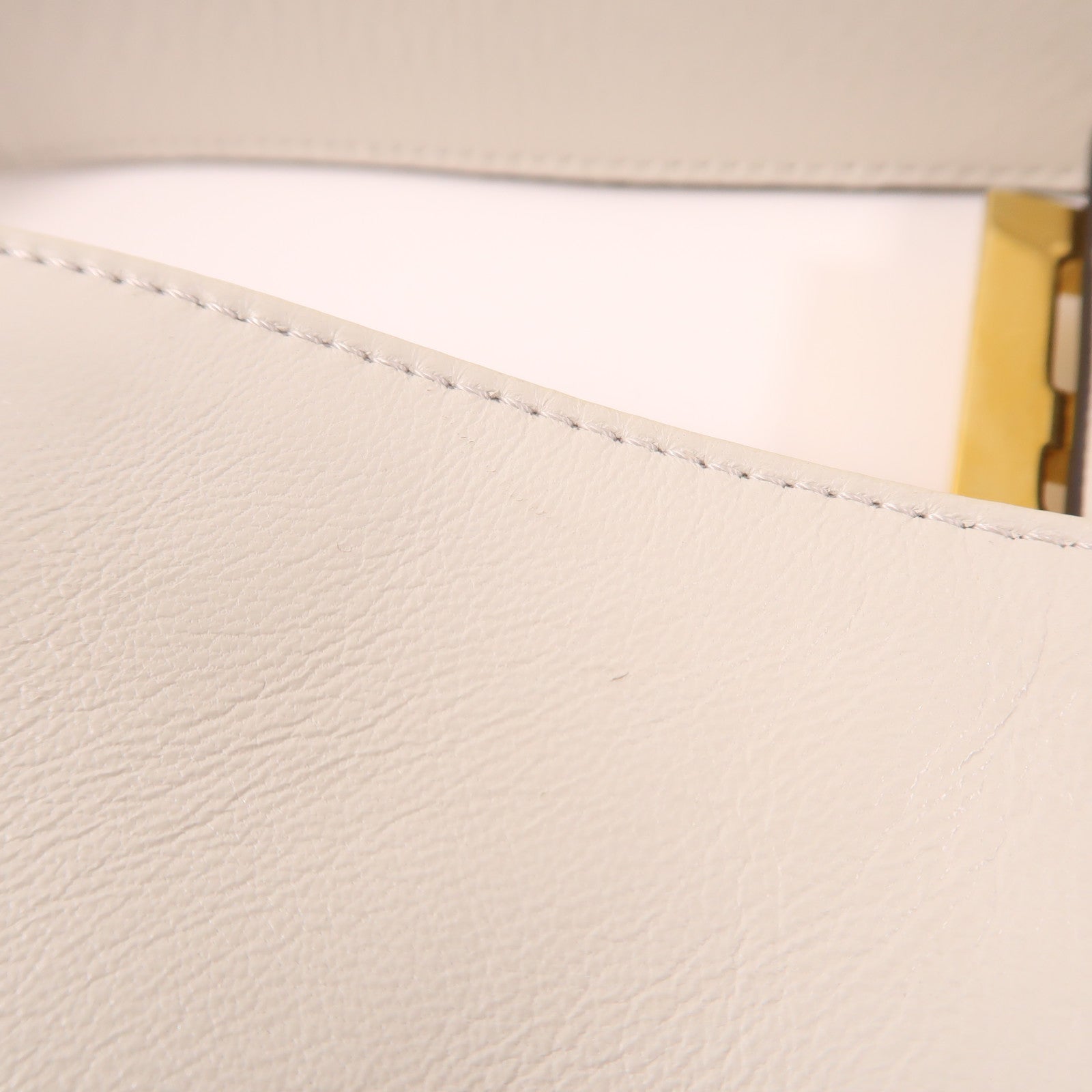 FENDI 牛皮皮革Baguette Bag金扣手挽肩背兩用袋白色