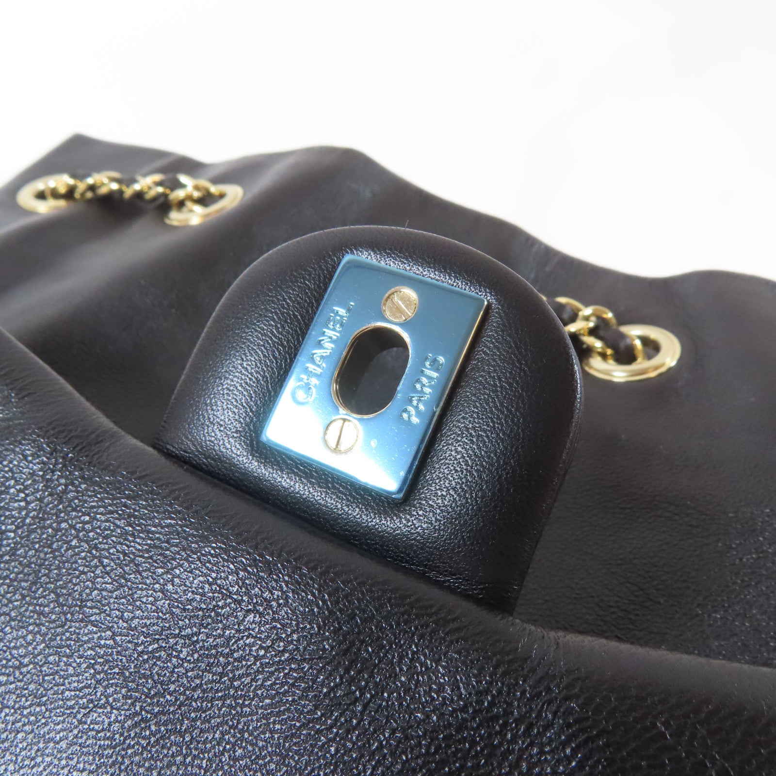 CHANEL 菱格羊皮皮革Matelasse Backpack金扣鏈帶背包黑色