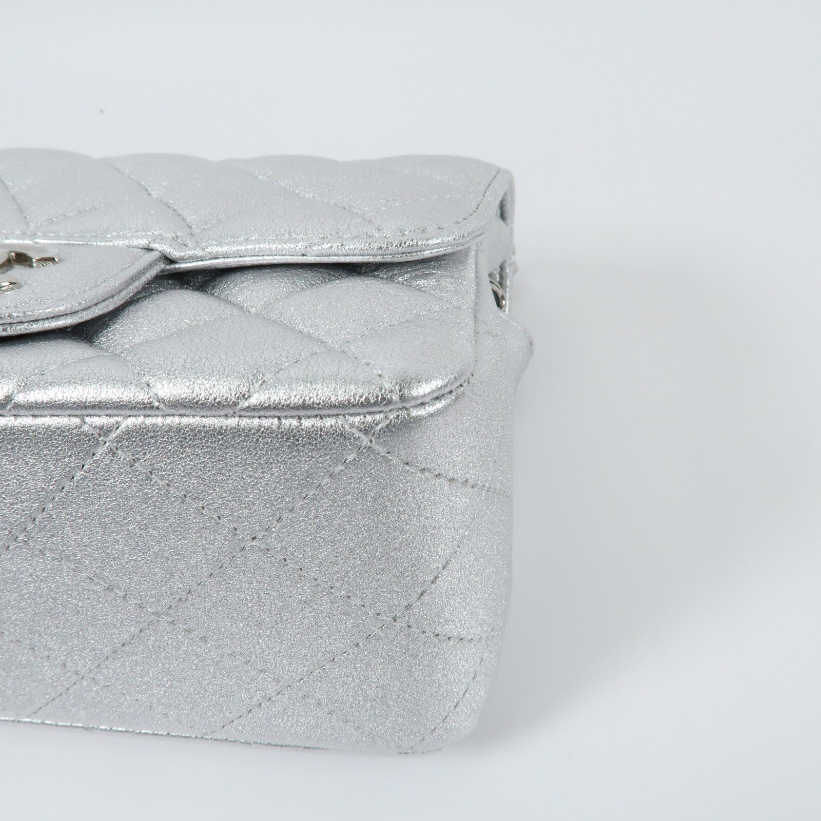 CHANEL 牛皮皮革Mini Classic 17銀扣鏈帶肩背袋