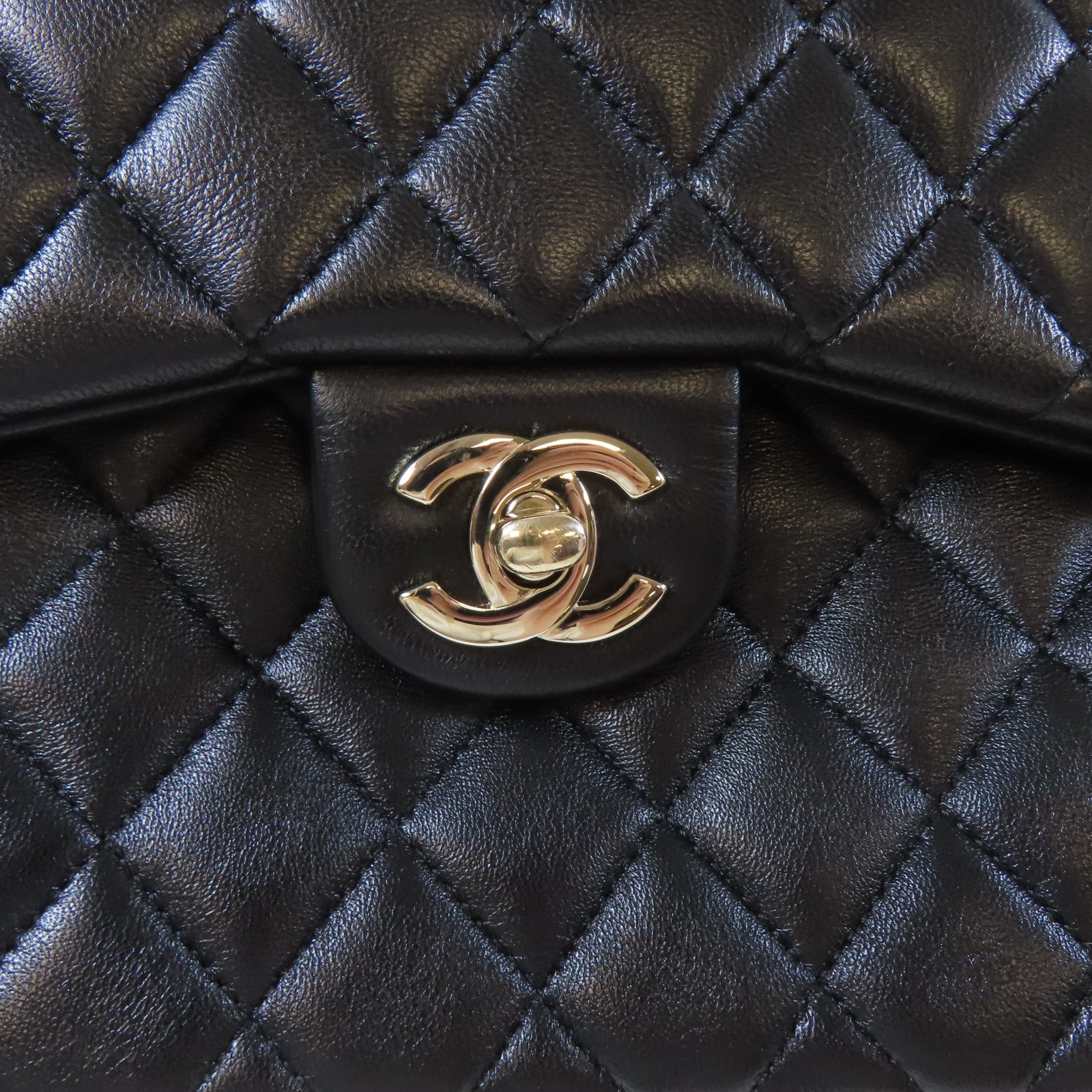 CHANEL 菱格羊皮皮革Matelasse Backpack金扣鏈帶背包黑色