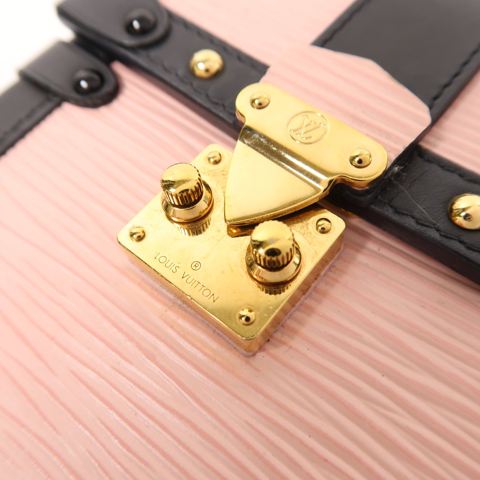 LOUIS VUITTON Epi Pochette Trunk金扣肩背袋