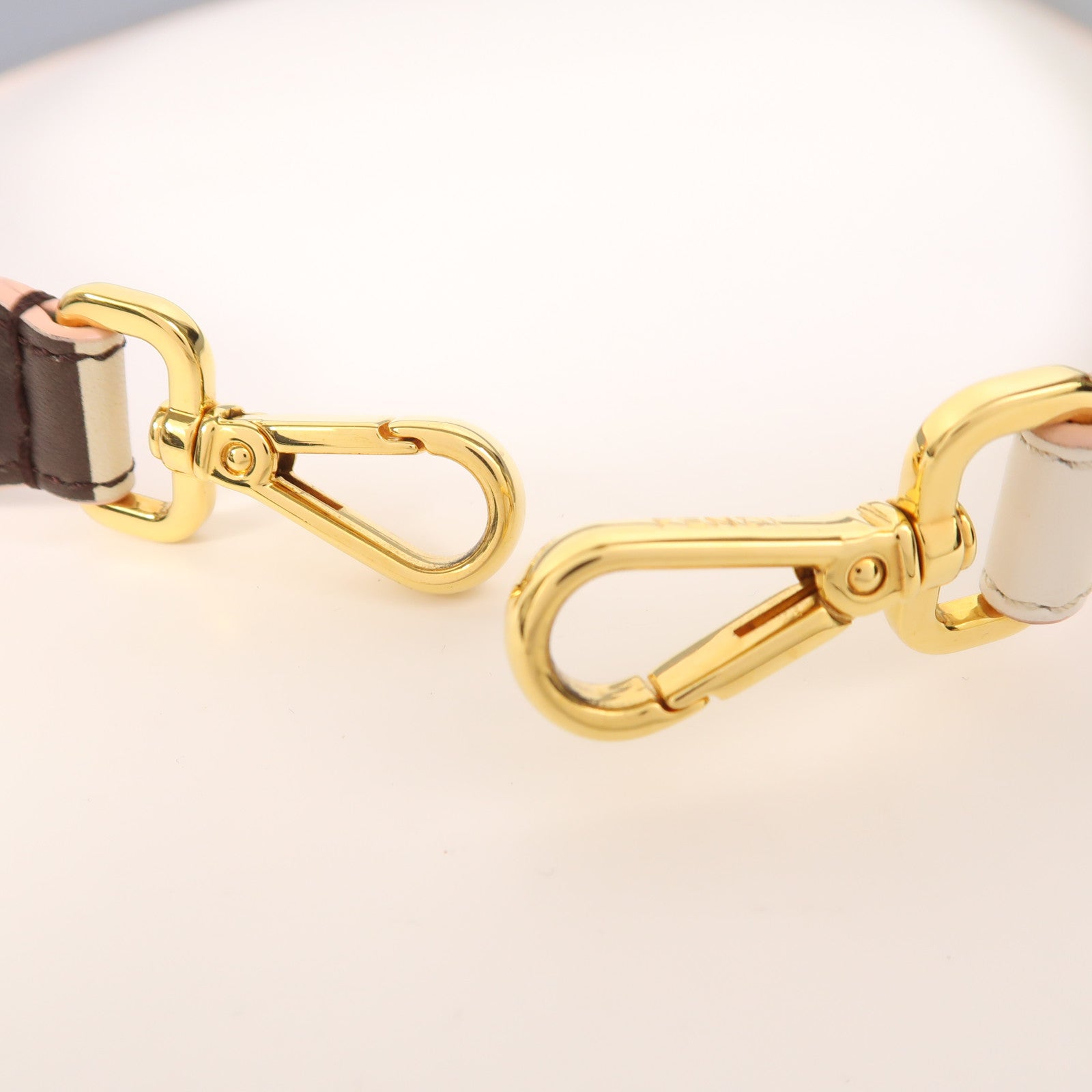 FENDI Fur/牛皮皮革Strap肩背帶