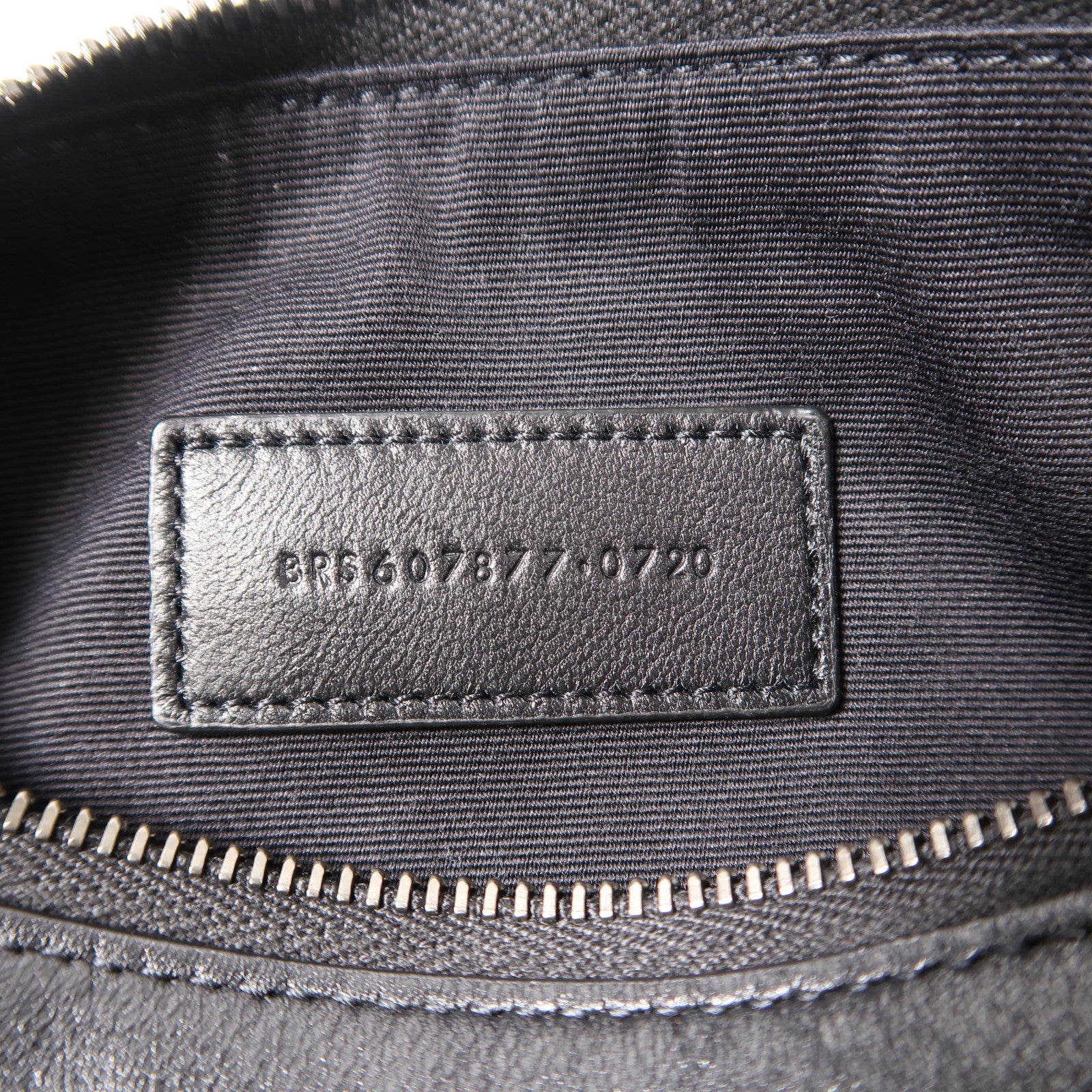 SAINT LAURENT 【激減優惠】牛皮皮革Pouch銀扣手拿包黑色