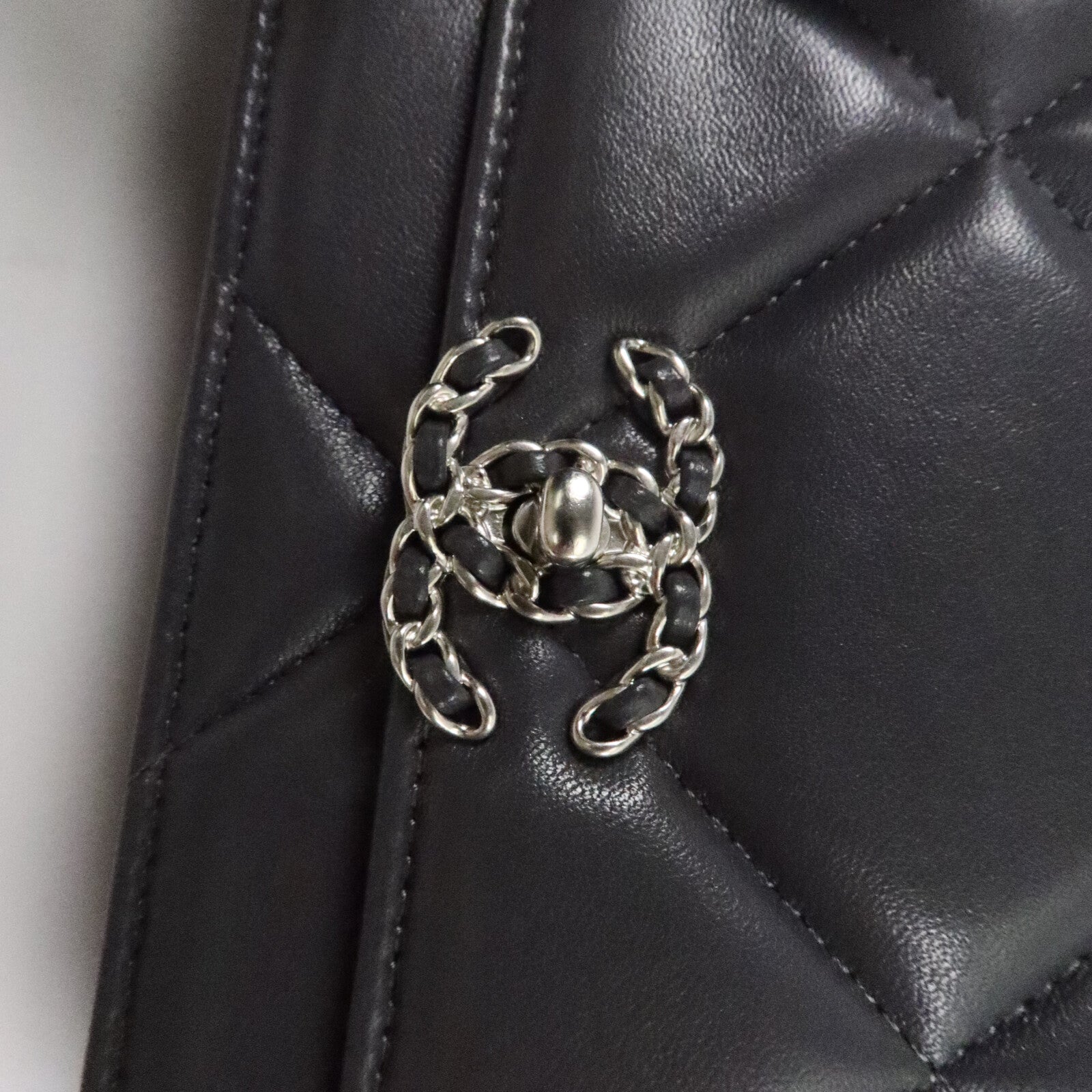 CHANEL 羊皮皮革19 Wallet On Chain鏈帶手挽肩背兩用袋