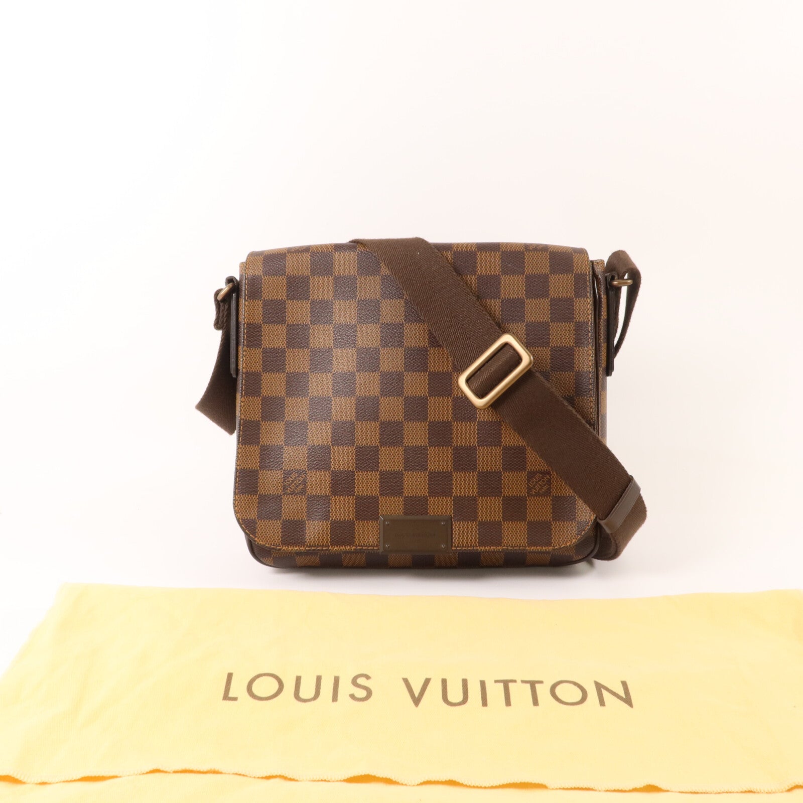 LOUIS VUITTON Damier District PM金扣肩背袋