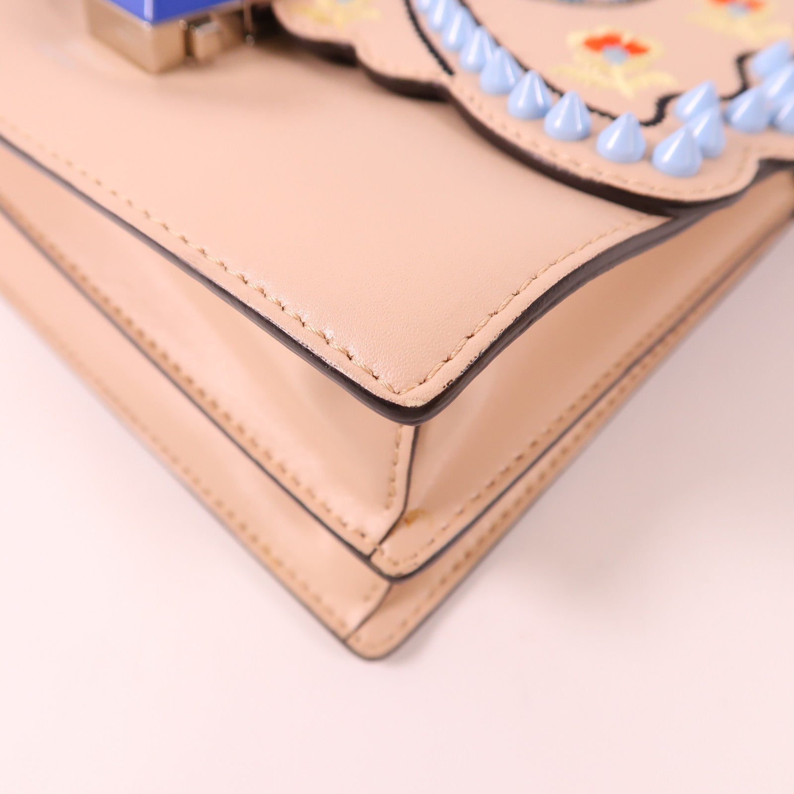 FENDI 牛皮皮革Kan I銀扣鏈帶肩背袋