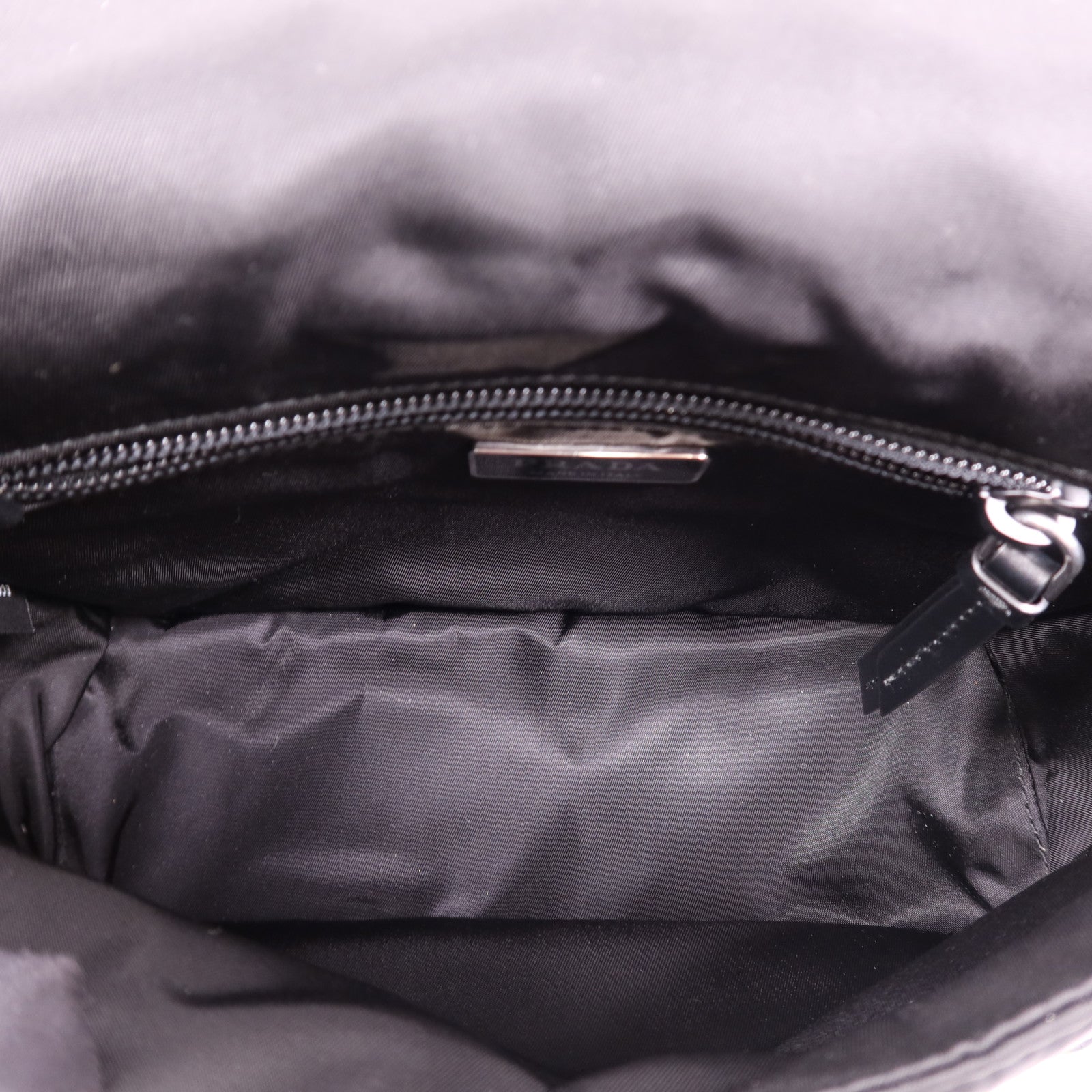 PRADA 尼龍Padded Re-Nylon Small銀扣肩背袋