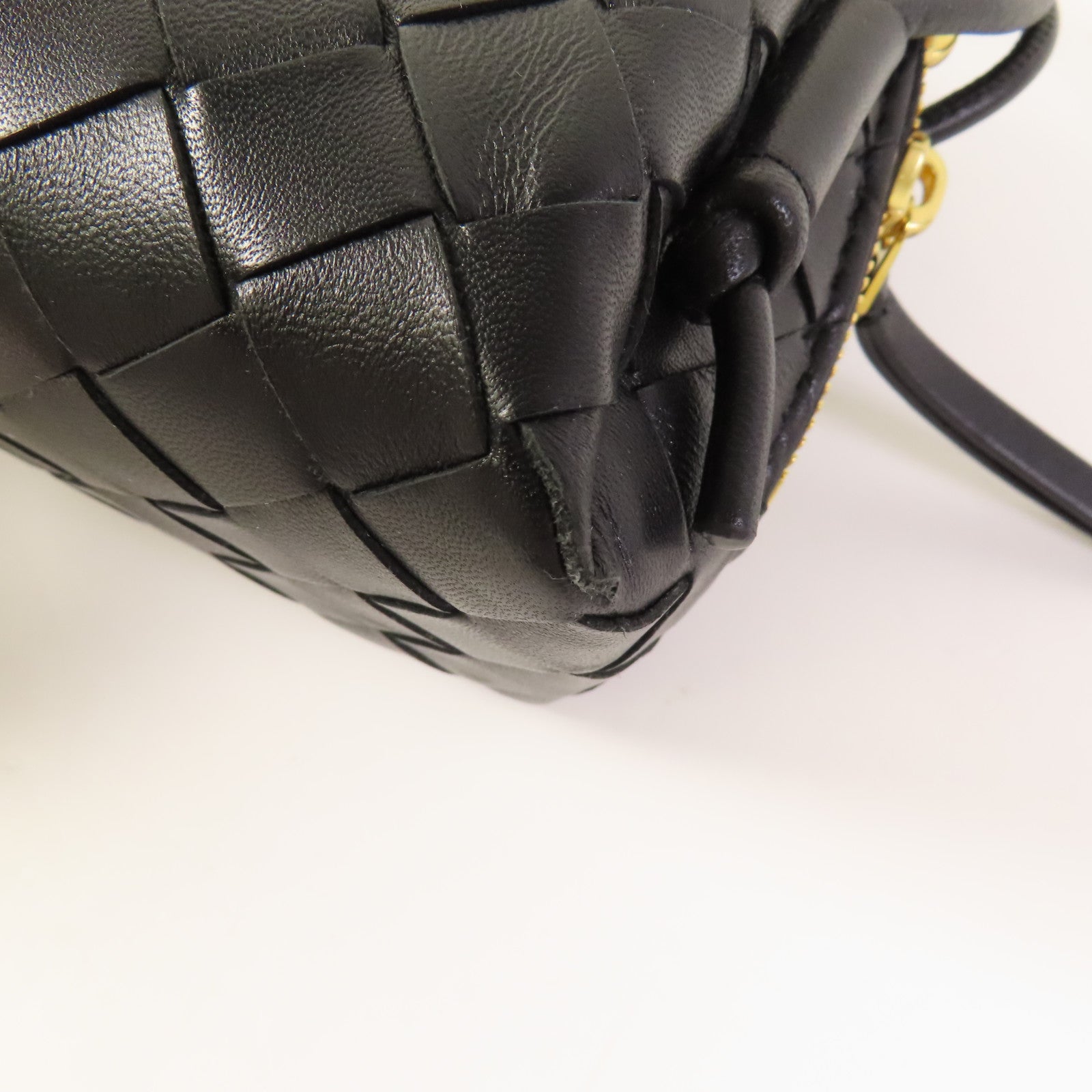 BOTTEGA VENETA 牛皮皮革Concert Pouch金扣肩背袋