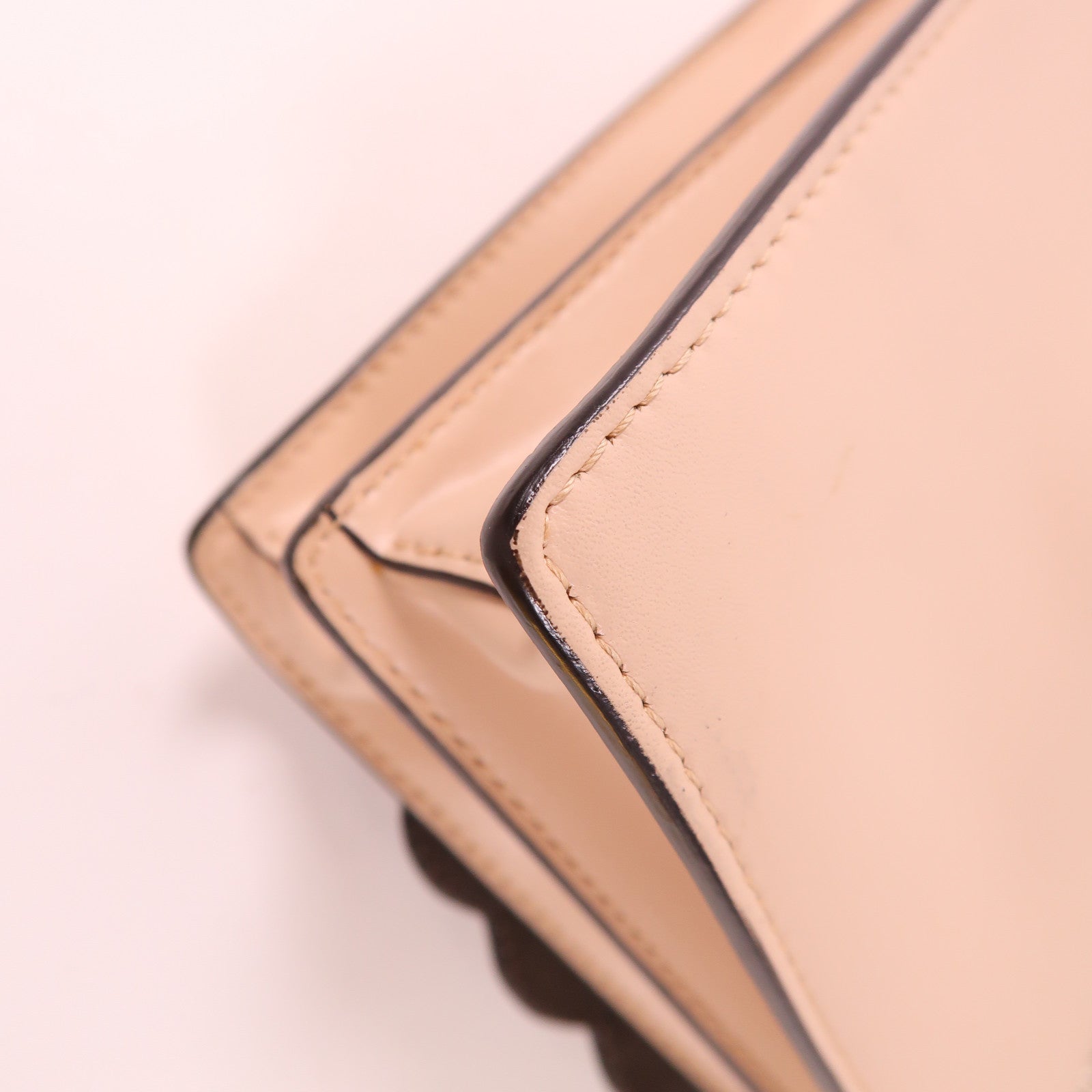 FENDI 牛皮皮革Kan I銀扣鏈帶肩背袋