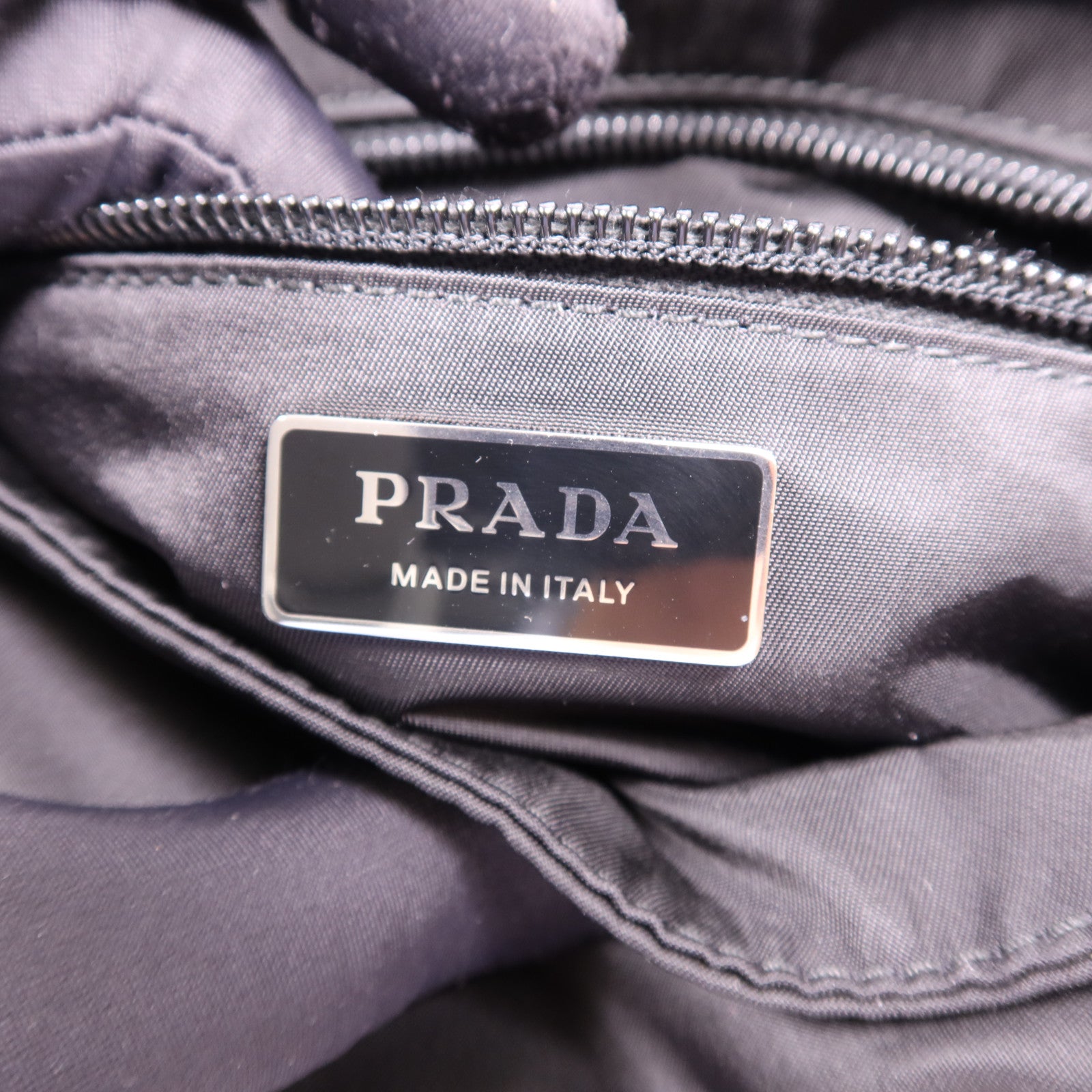 PRADA 尼龍Padded Re-Nylon Small銀扣肩背袋