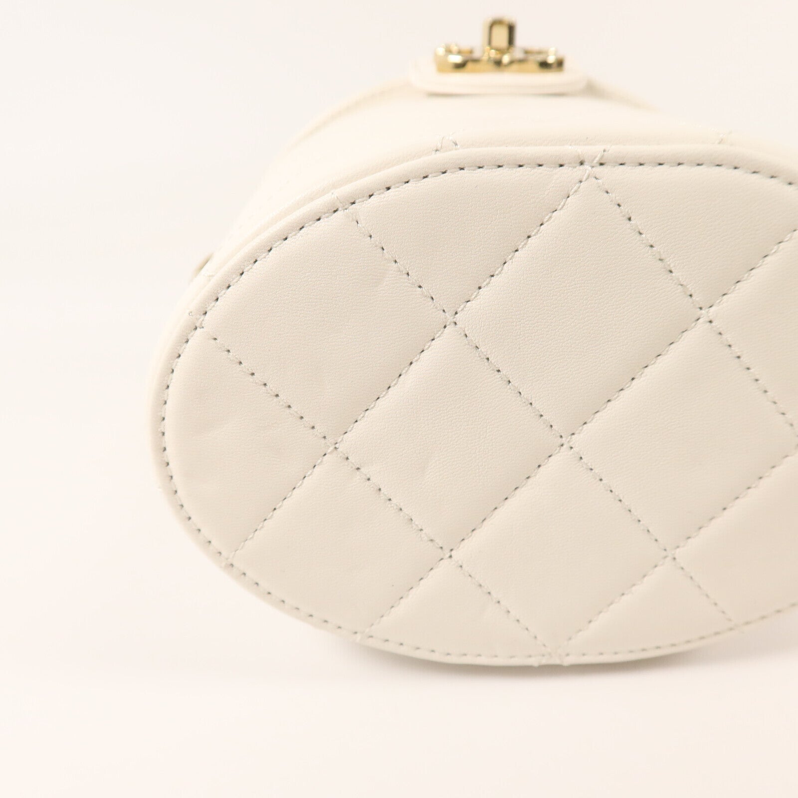 CHANEL 羊皮皮革Vanity Case金扣鏈帶肩背袋