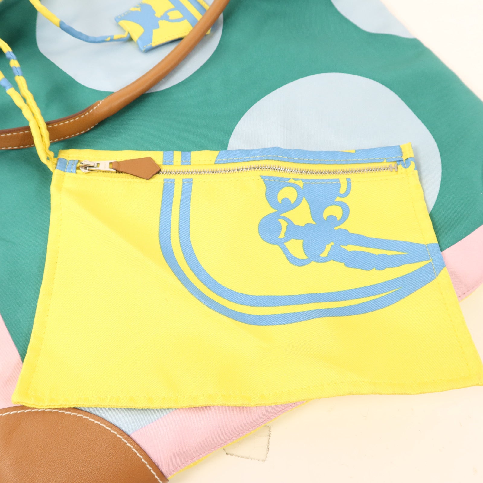 HERMES 絲質Silk City銀扣肩背袋