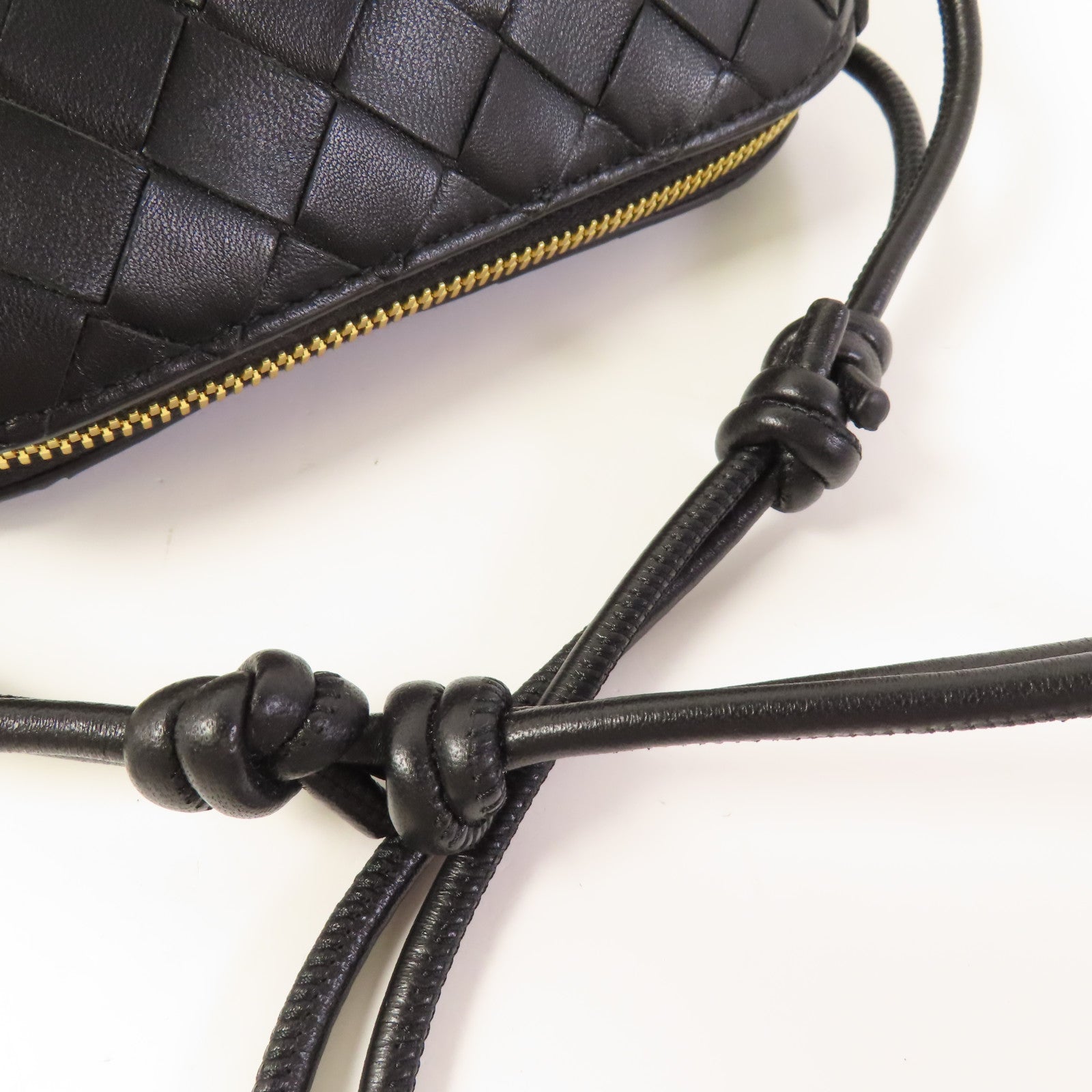 BOTTEGA VENETA 牛皮皮革Concert Pouch金扣肩背袋