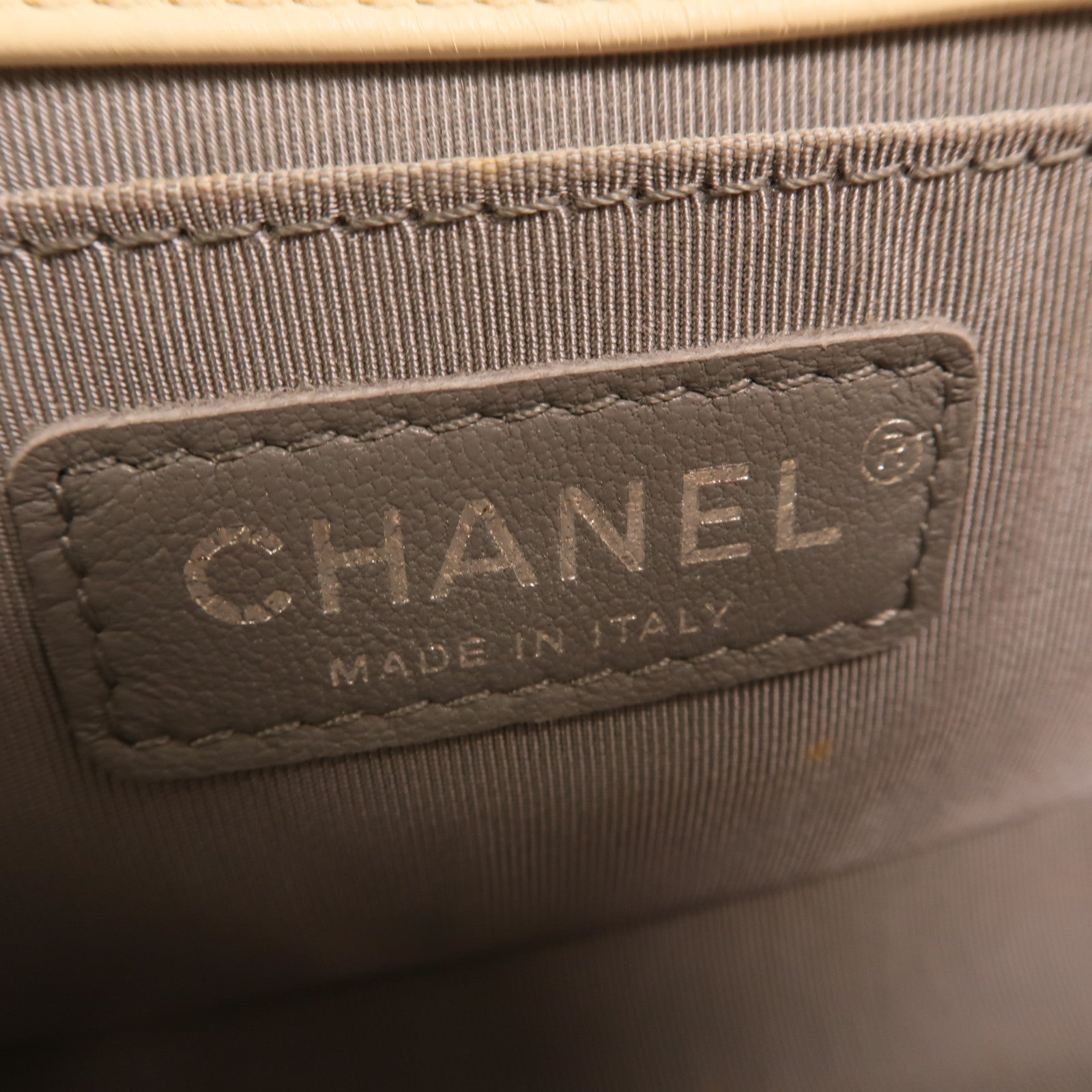 CHANEL 牛皮皮革Boy 20金扣鏈帶肩背袋