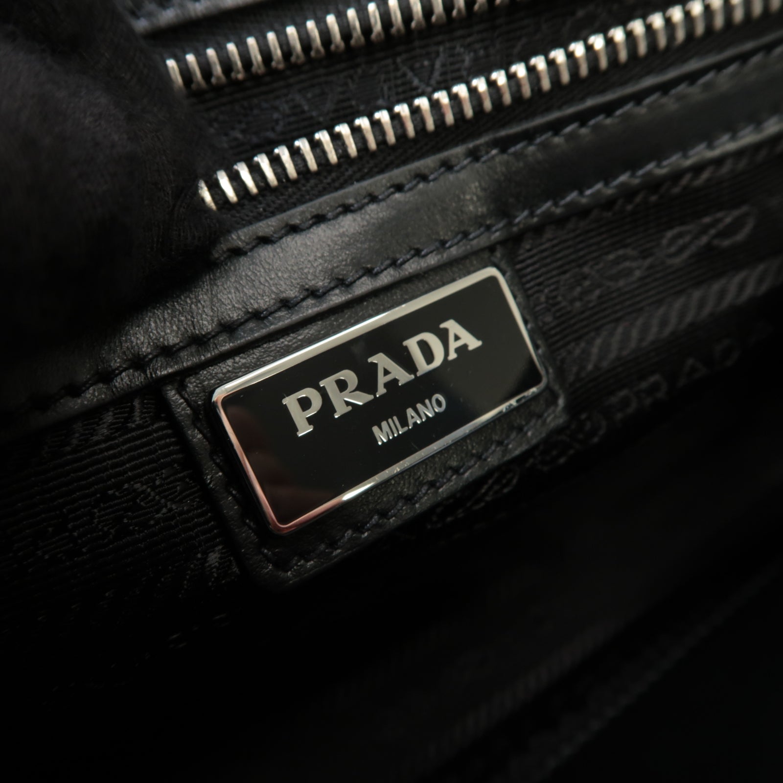 PRADA 牛皮皮革Zipped Clutch銀扣手拿包黑色