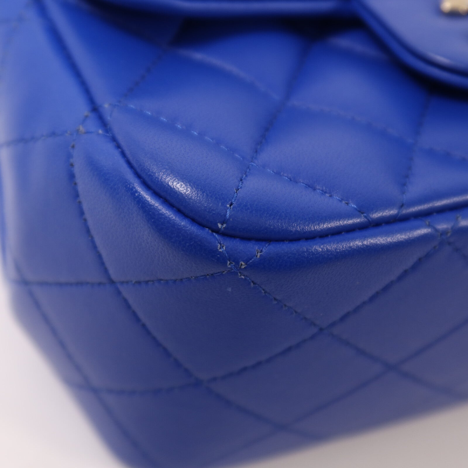 CHANEL 羊皮皮革Mini Classic 17金扣鏈帶肩背袋