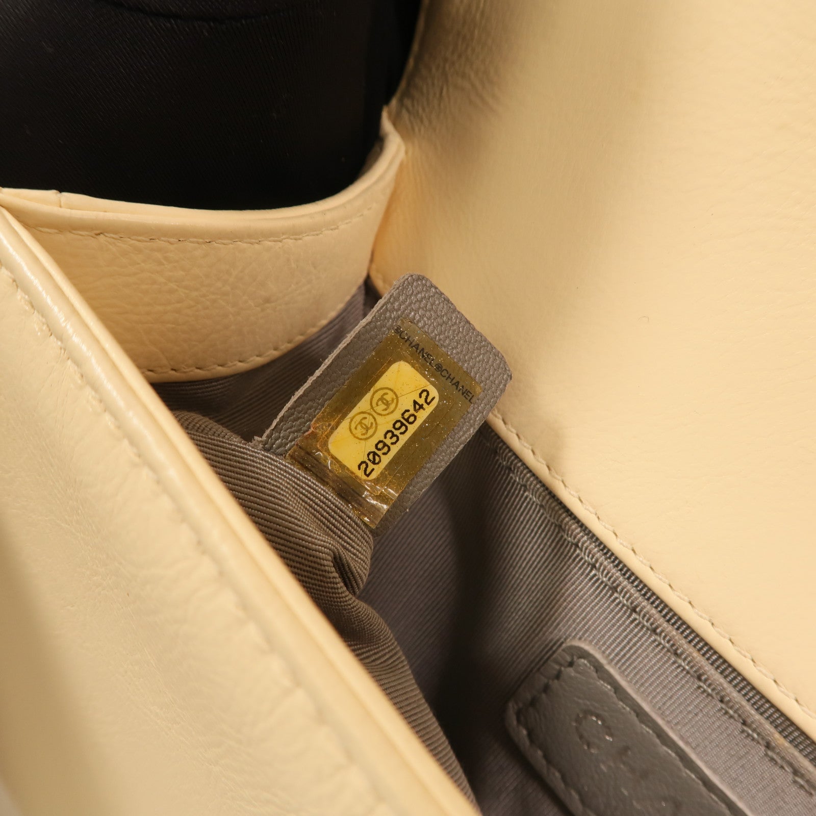 CHANEL 牛皮皮革Boy 20金扣鏈帶肩背袋