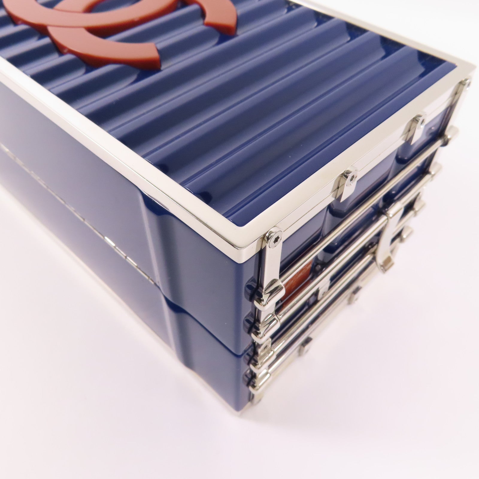 CHANEL 金屬/Acrylic Shipping Container Minaudiere銀扣鏈帶肩背袋