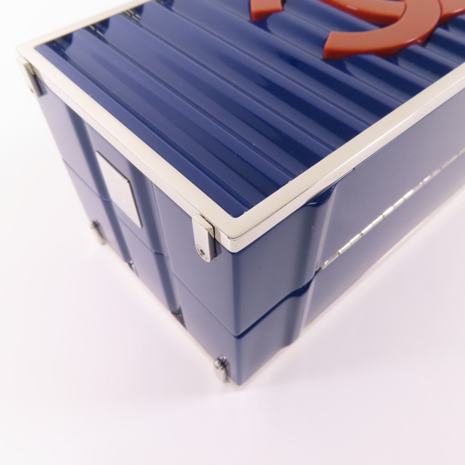 CHANEL 金屬/Acrylic Shipping Container Minaudiere銀扣鏈帶肩背袋